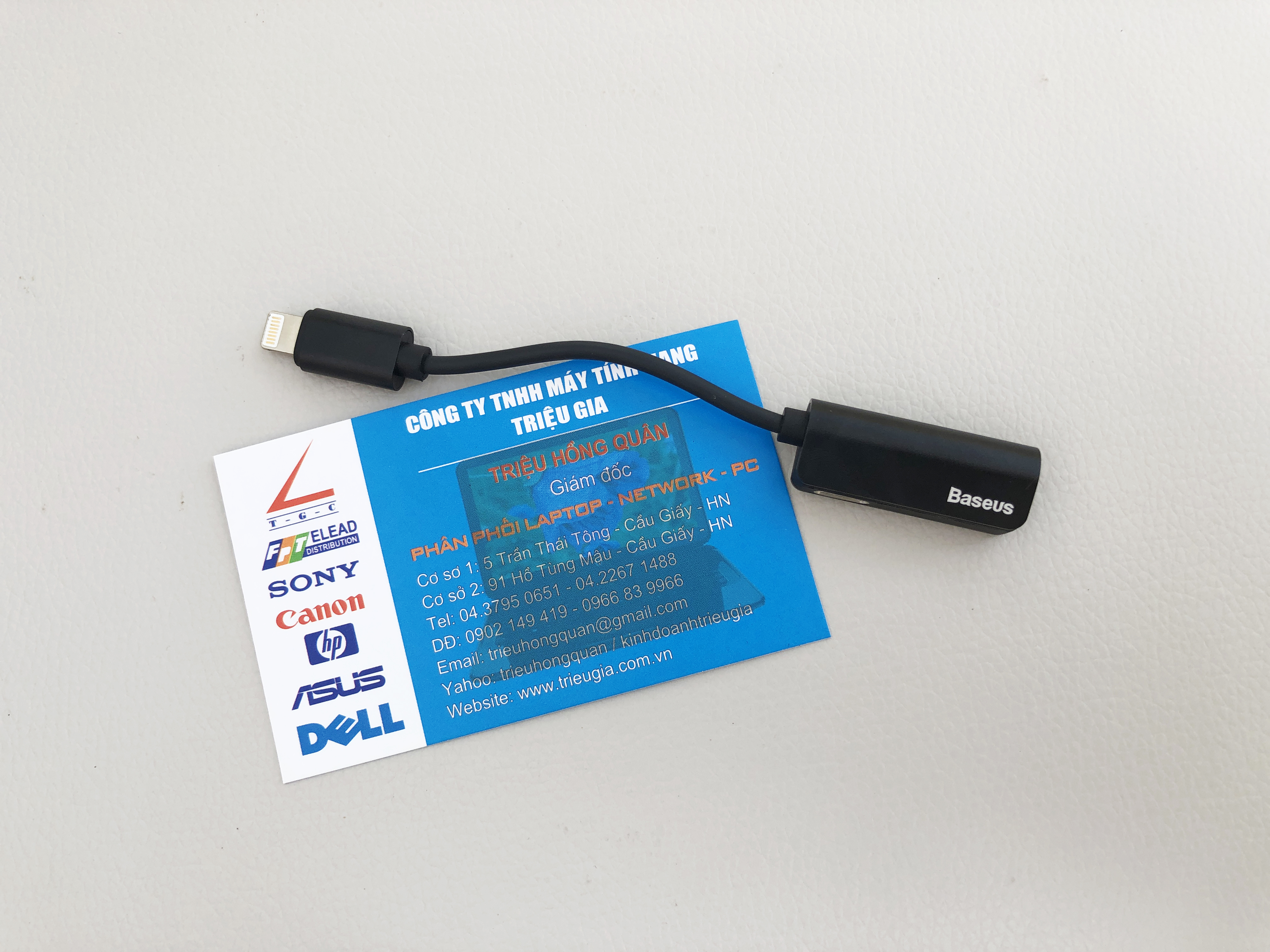 Bộ chia chuyển đổi âm thanh Baseus L32 - 2 trong 1 Lightning ra cổng tai nghe 3.5 mm và cổng sạc cho iphone