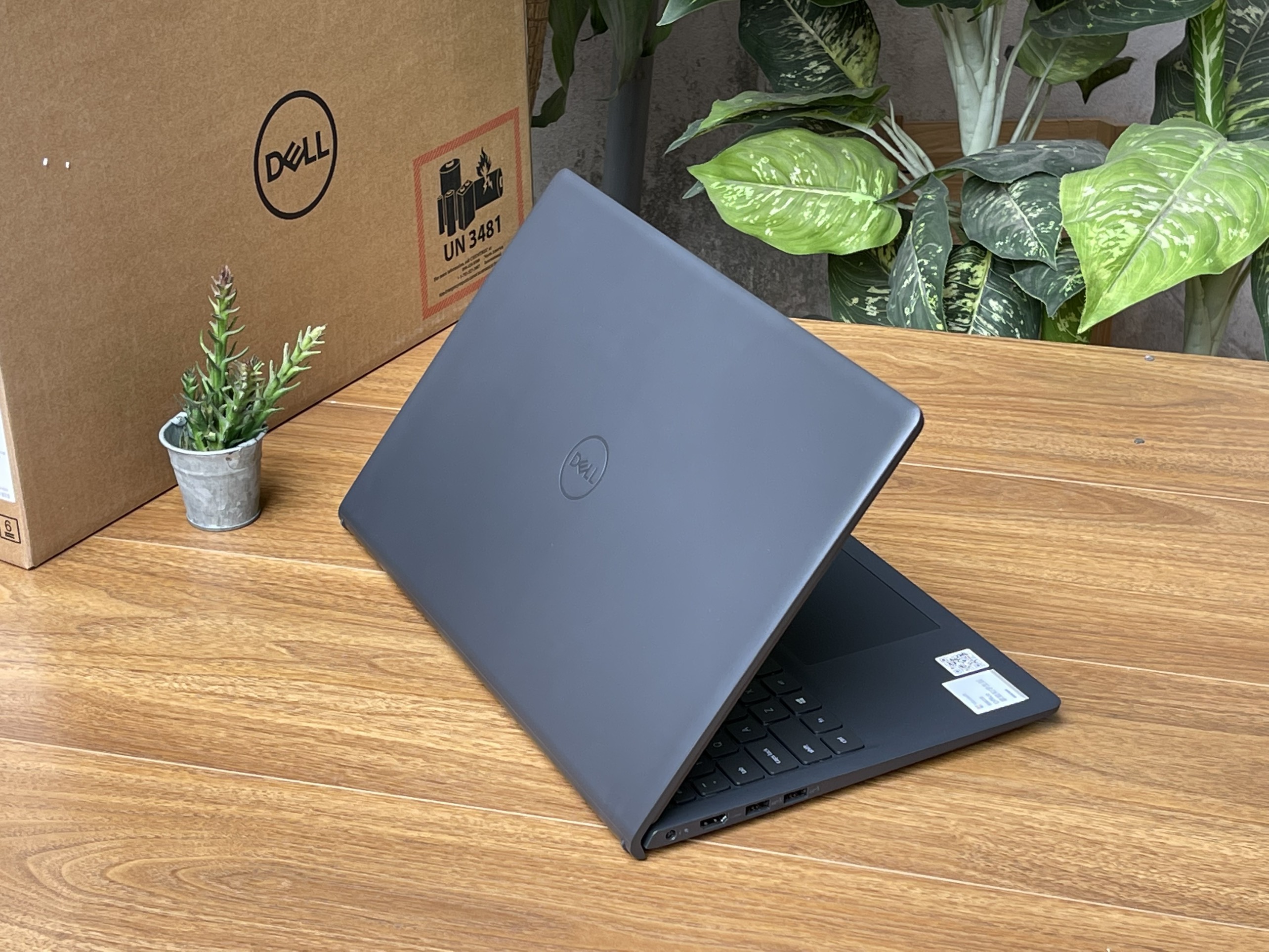 Dell Vostro 3510 : i5-1035G1 | 8Gb | SSD256Gb | 15.6 FullHD IPS | NEW FULLBOX