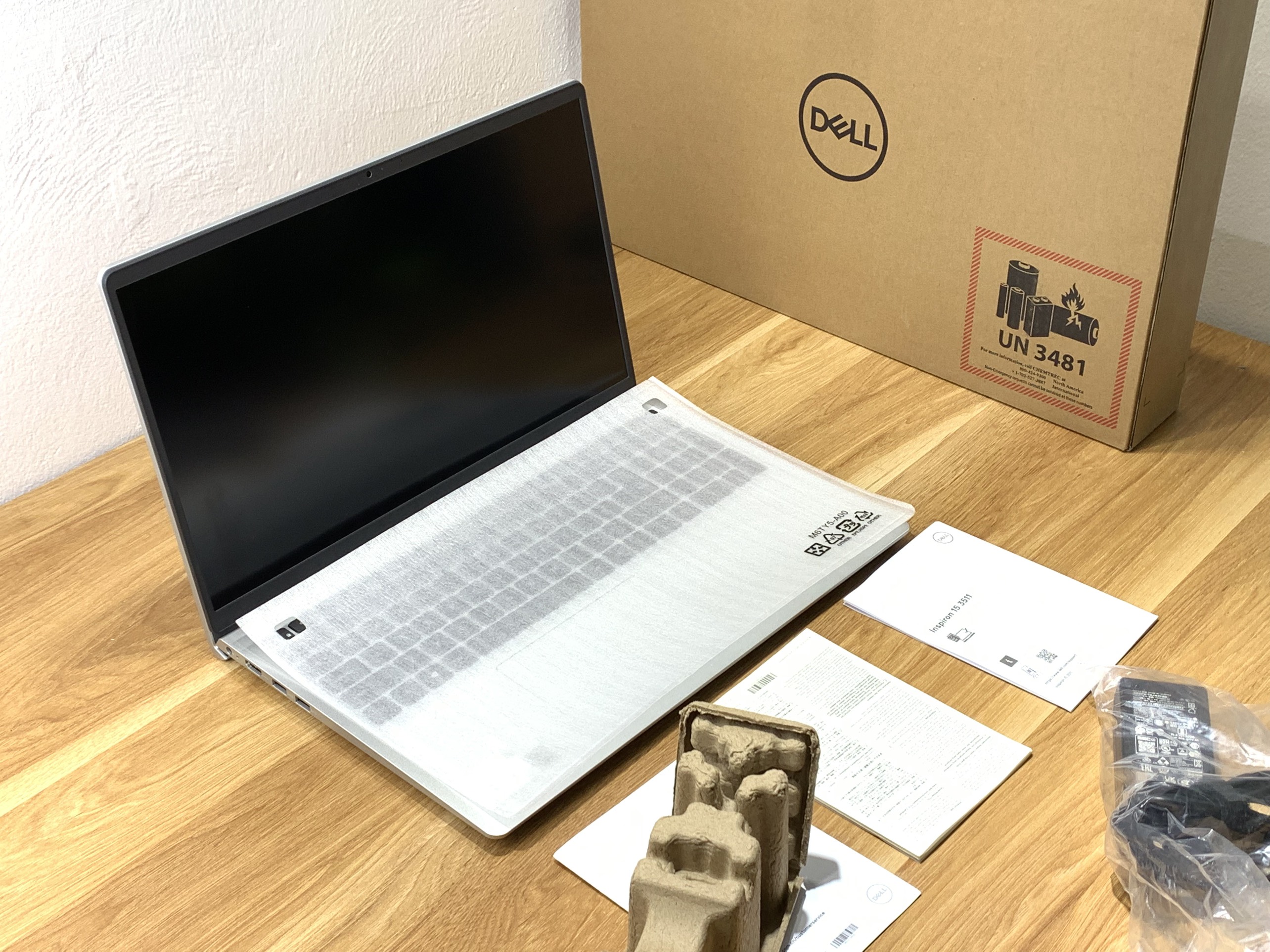 Dell Inspiron 3511 : i5-1035G1 | 8Gb | SSD 256Gb | 15.6 FullHD IPS | Likenew