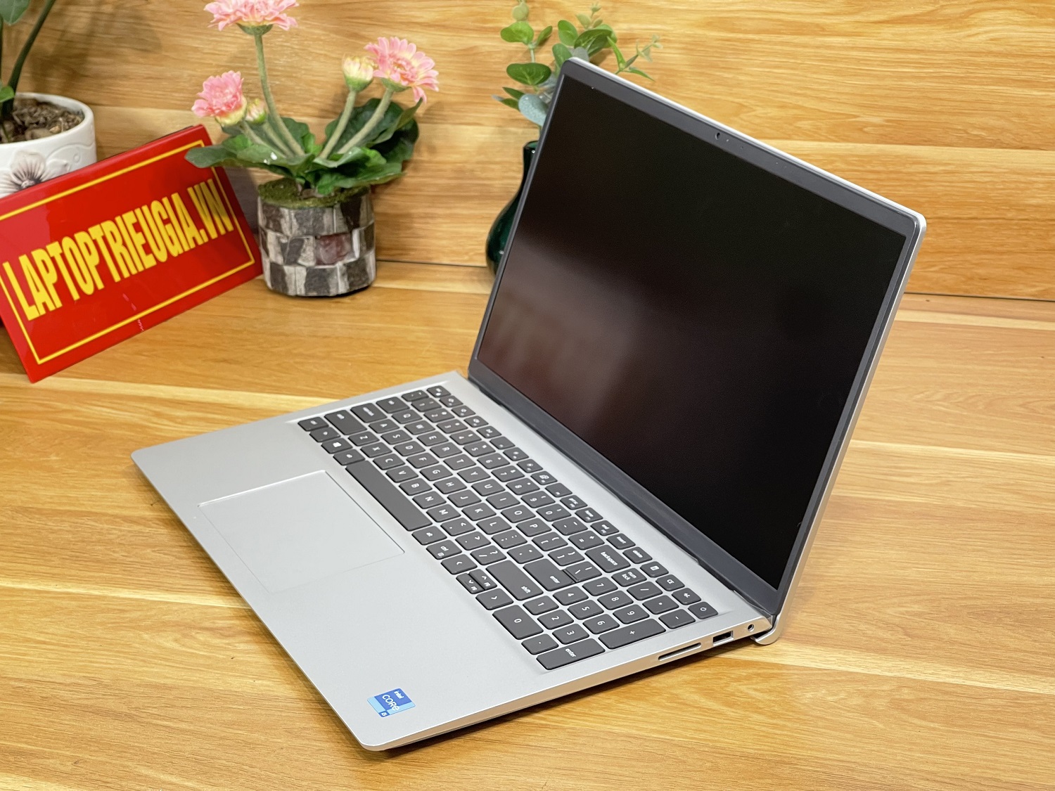 Dell Inspiron 3511 : i5-1135G7 | 8Gb | SSD 512Gb | Nvidia MX350 2Gb | 15.6 FullHD IPS | Likenew