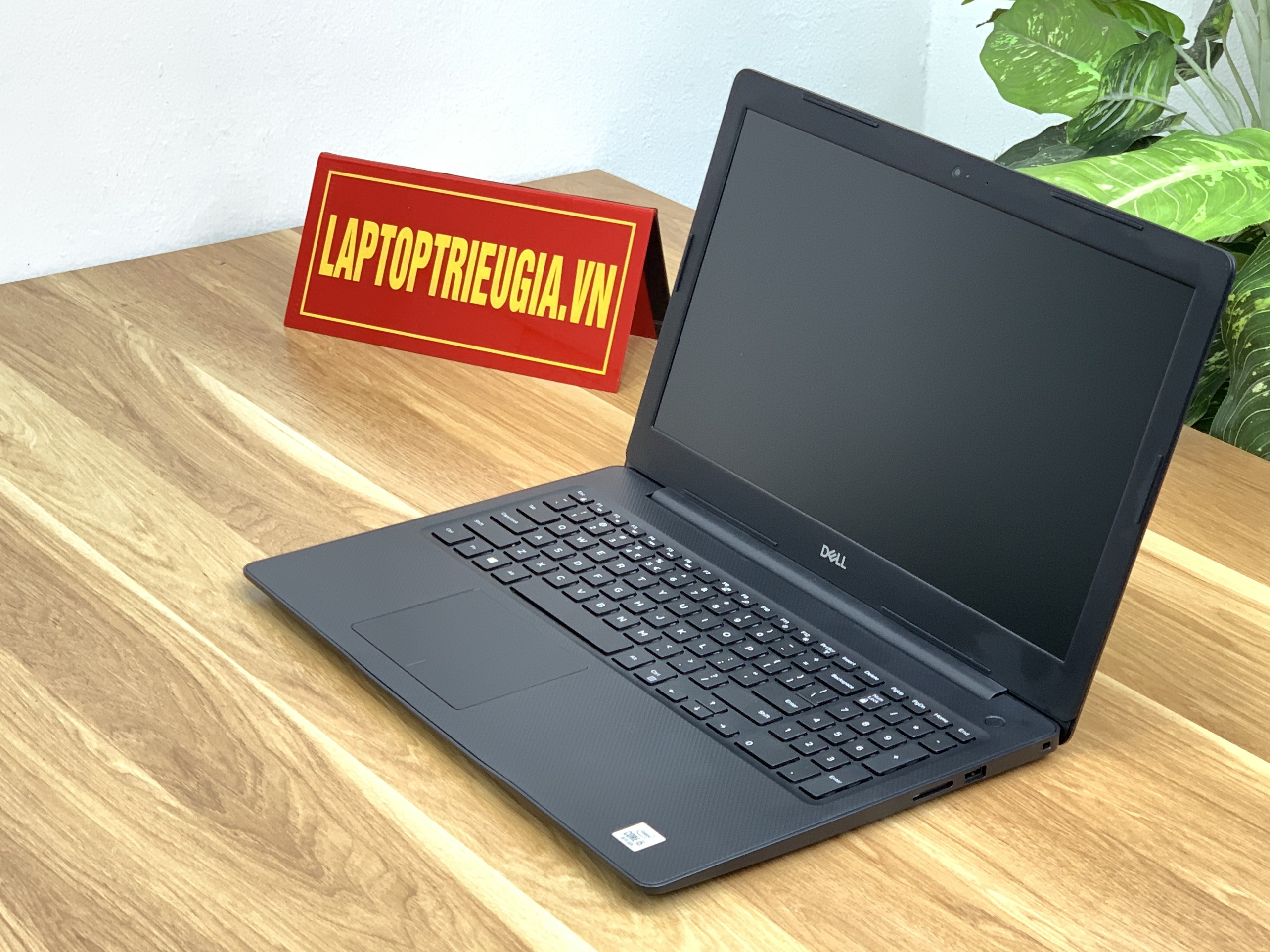 Dell inspiron 3568 i5 -7200U| 4GB| 120GB| ATI R5M315| 15.6 HD likenew
