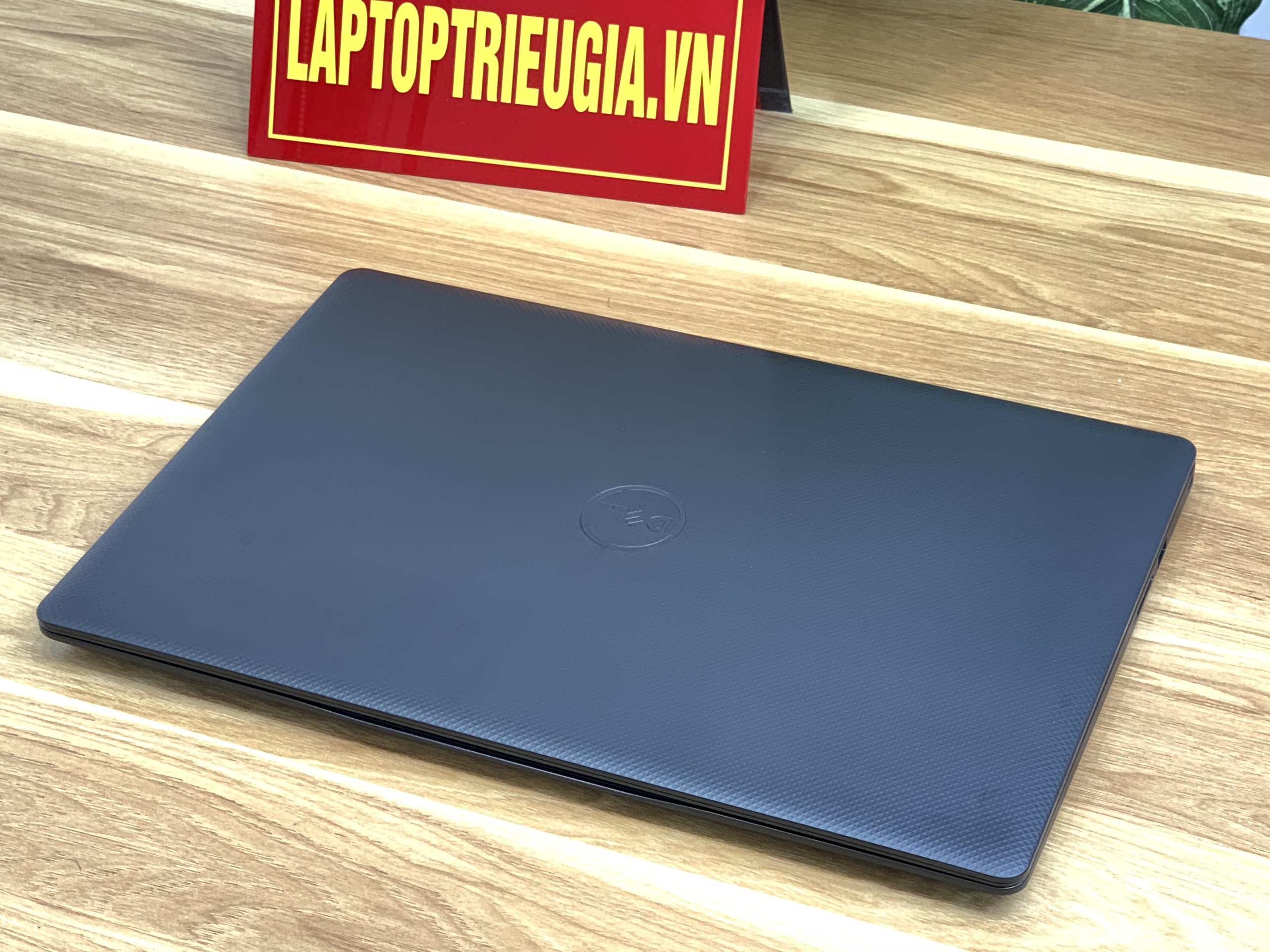 Dell inspiron 3568 i5 -7200U| 4GB| 120GB| ATI R5M315| 15.6 HD likenew