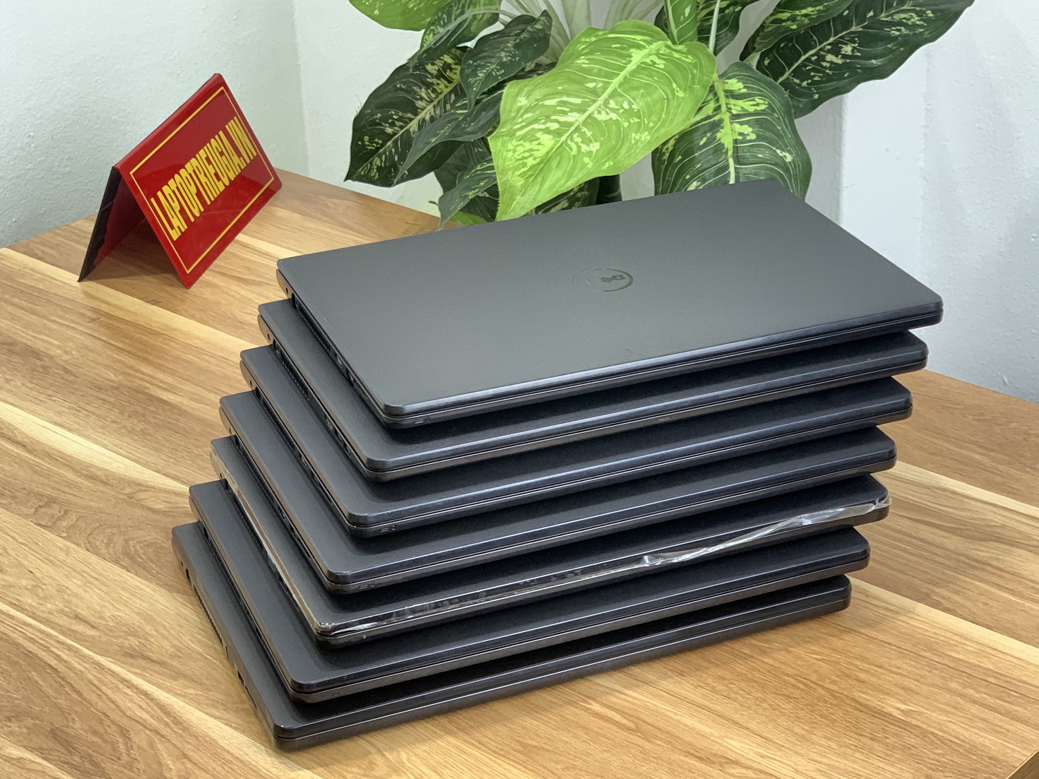 Dell inspiron 3568 i5 -7200U| 4GB| 120GB| ATI R5M315| 15.6 HD likenew