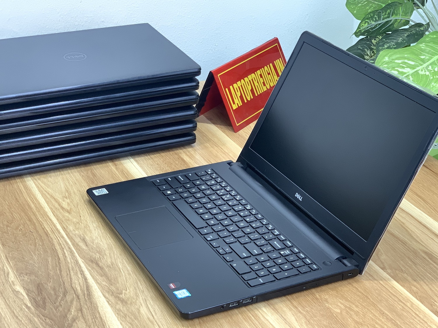 Dell inspiron 3568 i5 -7200U| 4GB| 120GB| ATI R5M315| 15.6 HD likenew