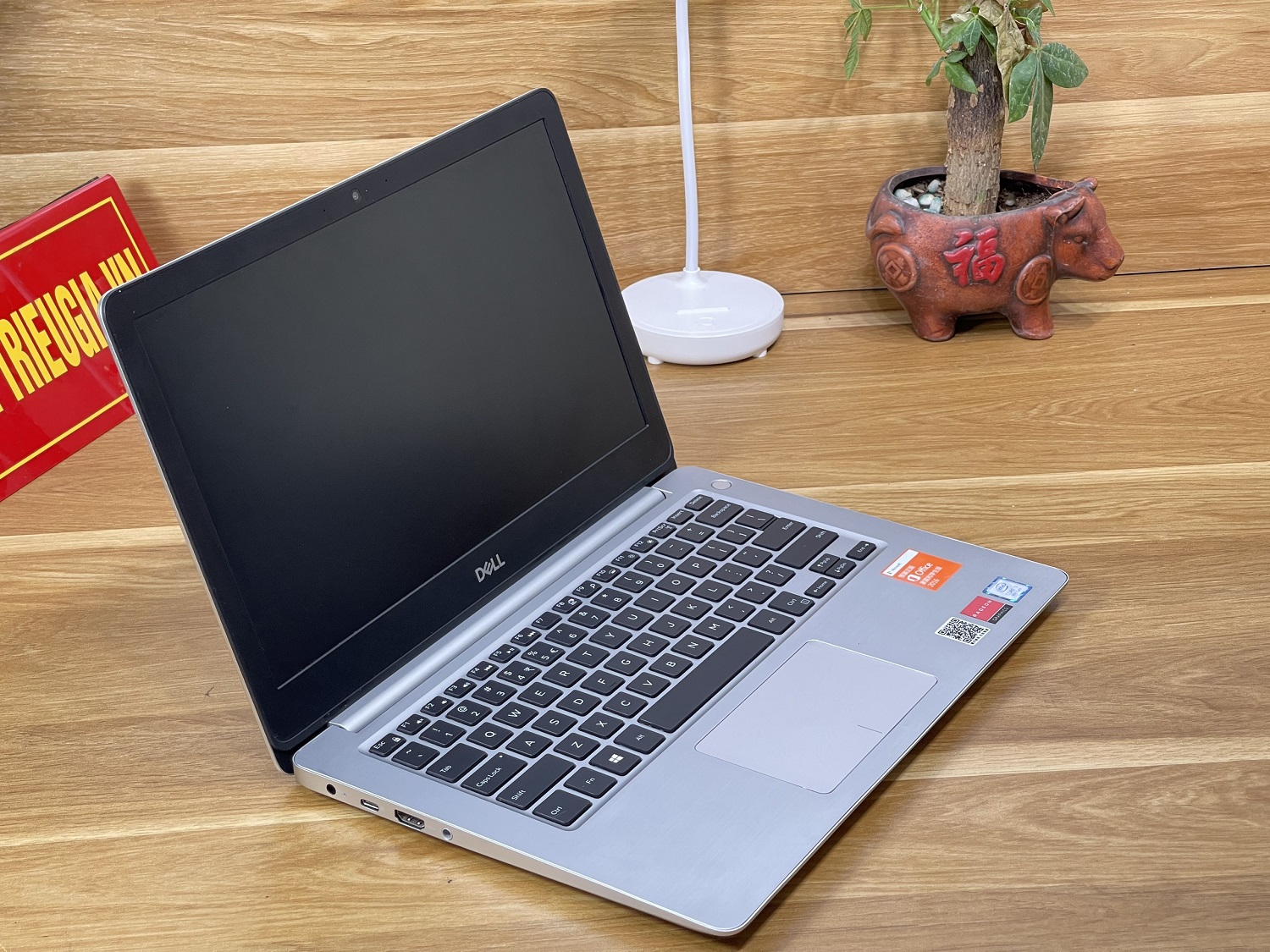 DELL Inspiron 5370: I5-8250U | 8GB | SSD256GB | 13.3FHD Likenew