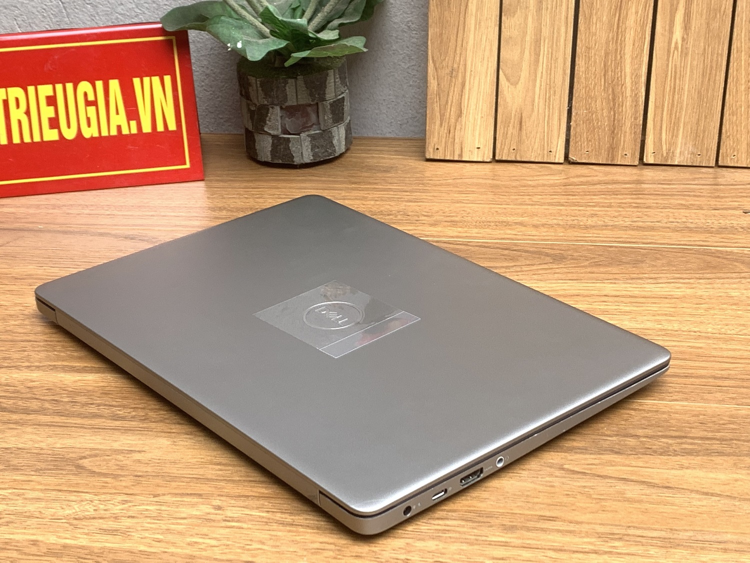 DELL Vostro 5370: I5-8250U | 8GB | SSD 256GB | 13.3FHD Likenew