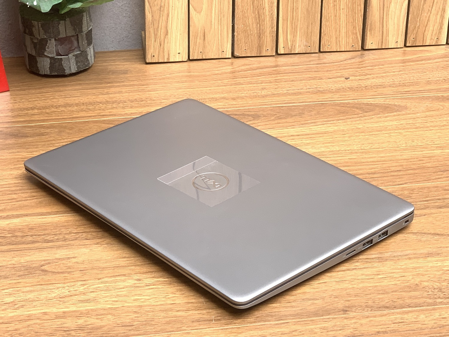 DELL Vostro 5370: I5-8250U | 8GB | SSD 256GB | 13.3FHD Likenew