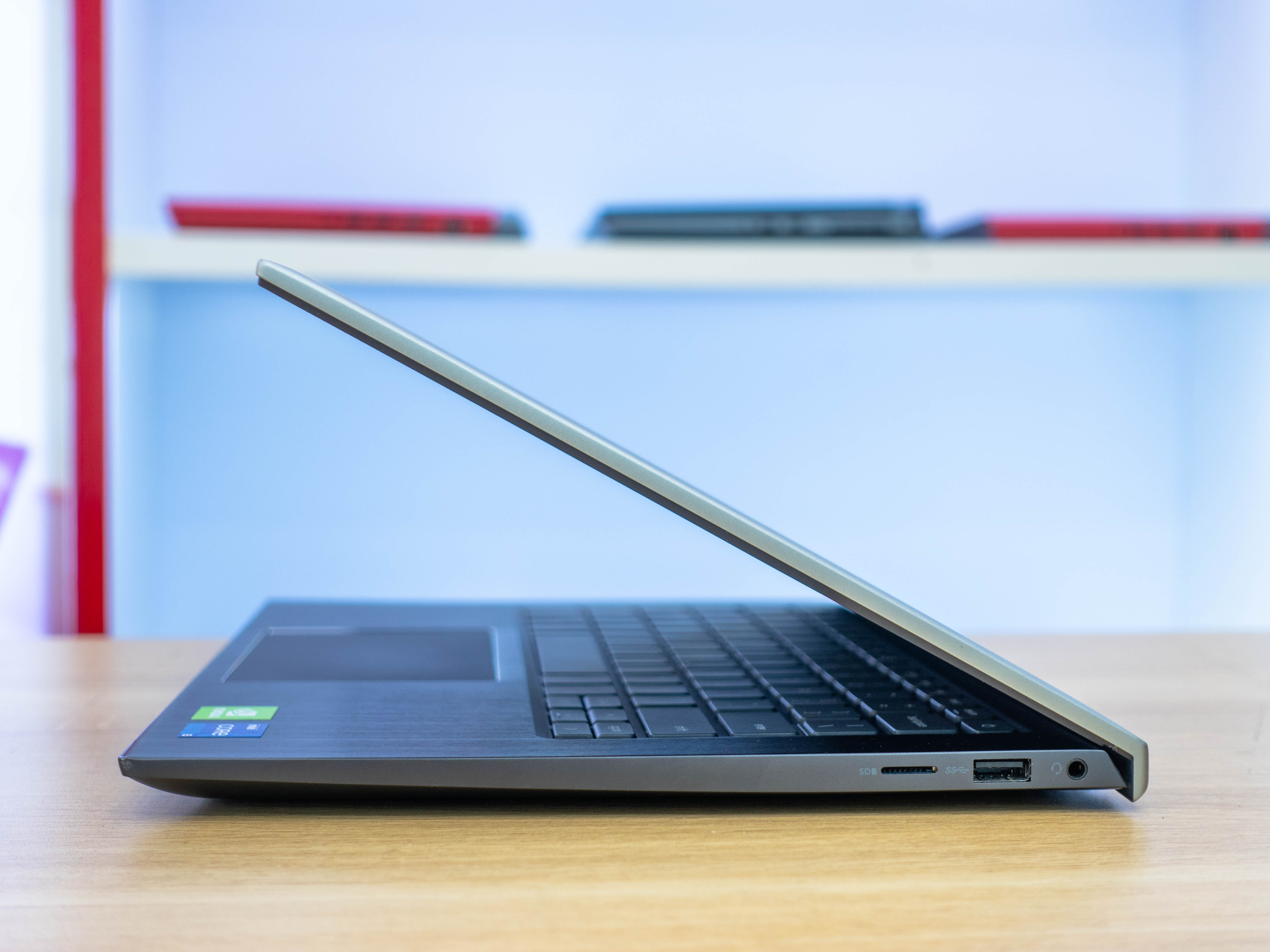 DELL Inspiron 5409: I5-1135G7 | 16GB | SSD 512GB | MX350 | 14 FHD Likenew