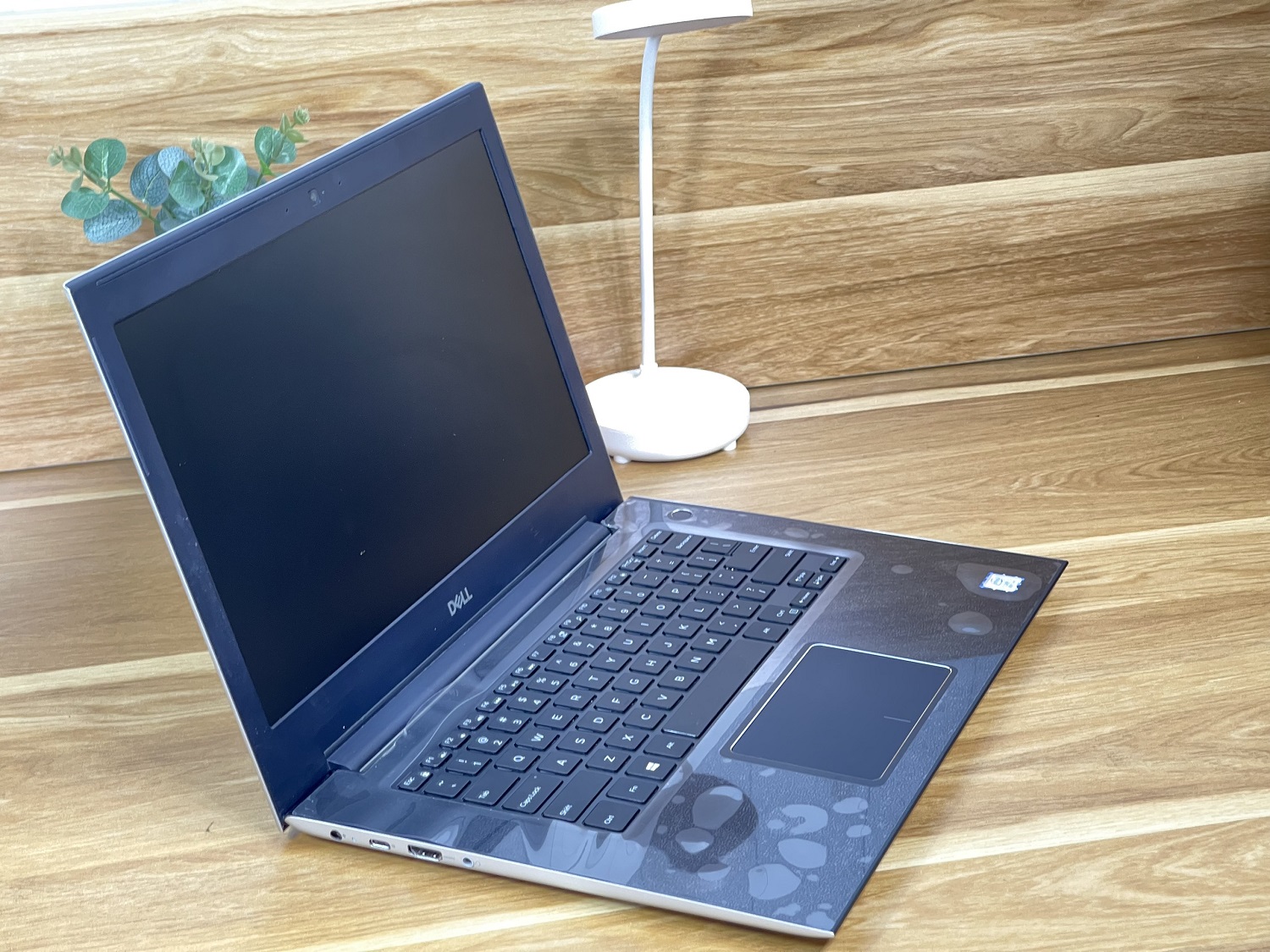 Dell Vostro 5471: i5-8250U| 8GB| SSD 256Gb |14.0FHD Máy đẹp 99% / V5471
