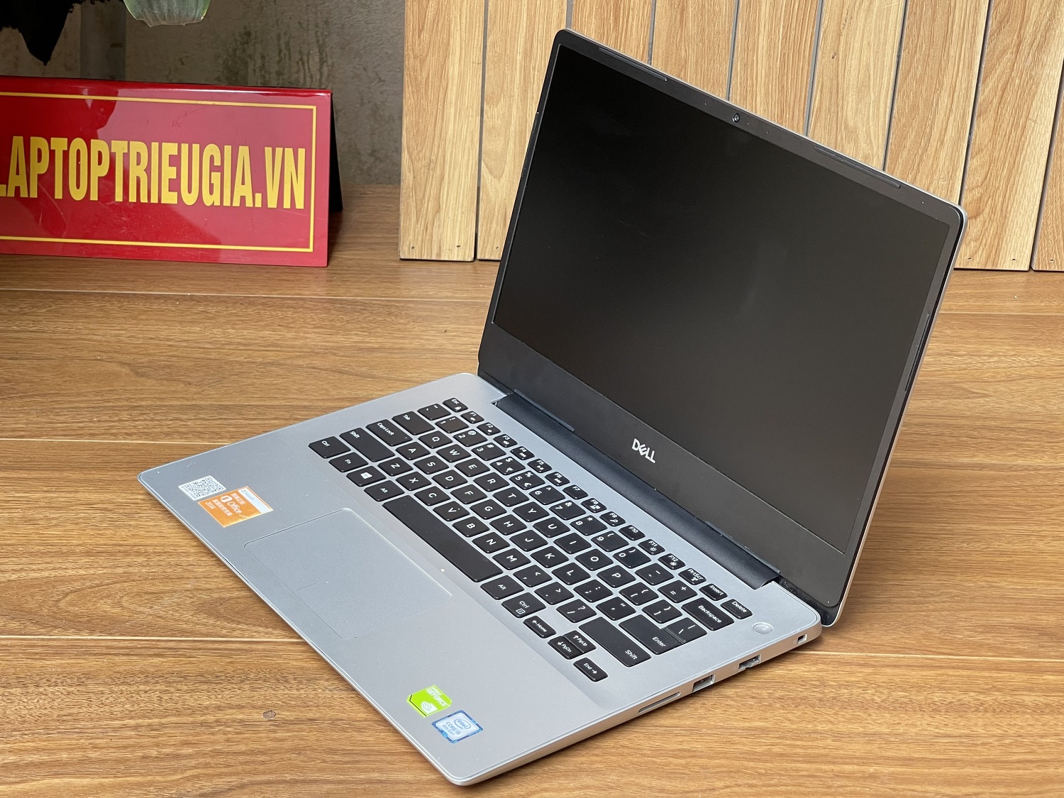 DELL Inspiron 5480: i7-8565U | 8GB | SSD 256GB | MX130 | 14FHD Likenew | N5480