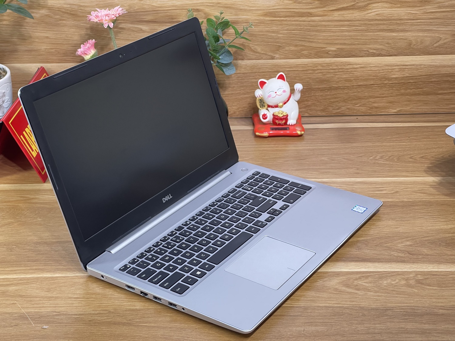 Dell inspiron 5570: i5-8265U| 8GB| 256GB| ATi 530 |15.6 FHD Máy đẹp Likenew