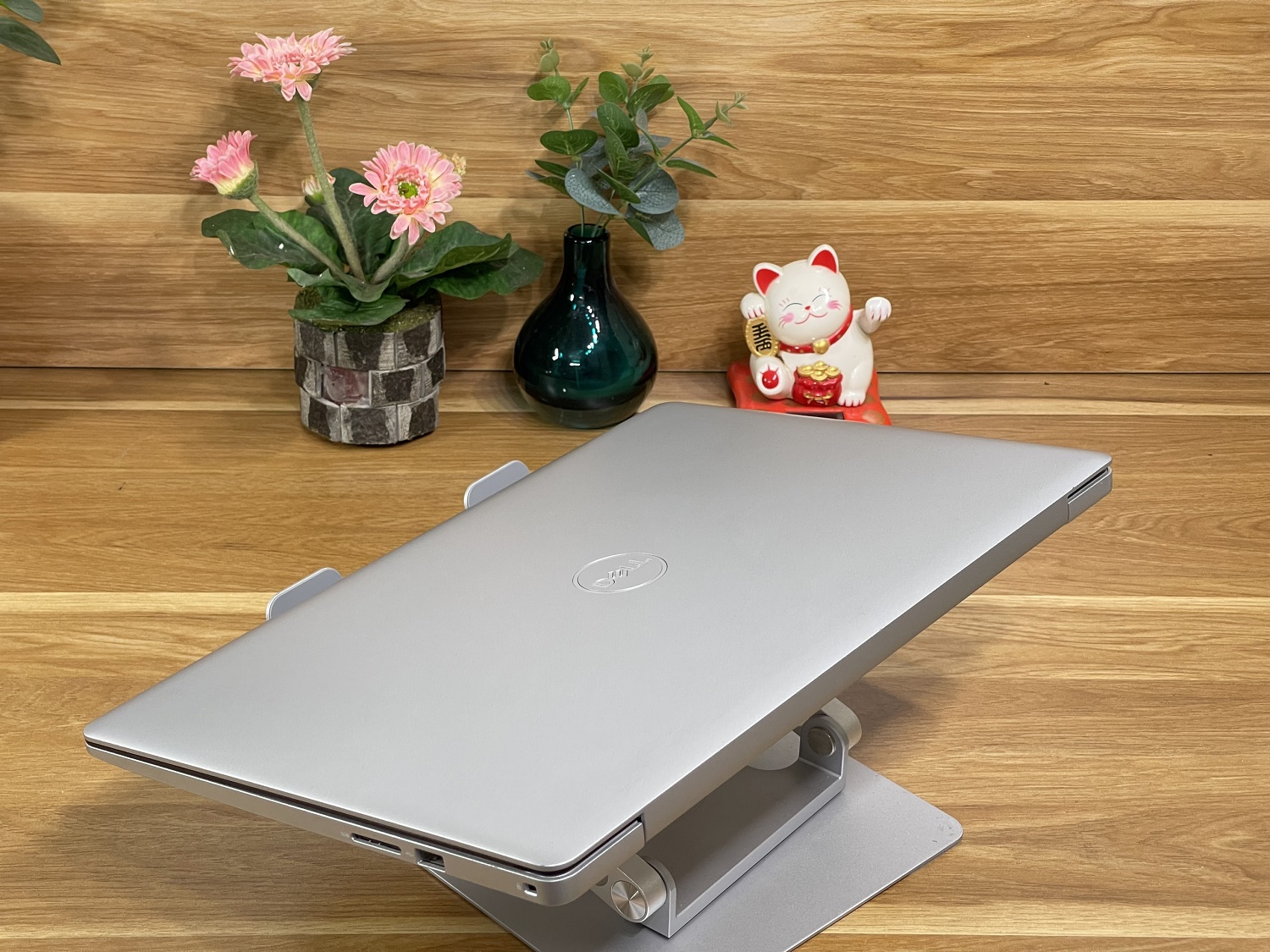 Dell inspiron 5570: i5-8265U| 8GB| 256GB| ATi 530 |15.6 FHD Máy đẹp Likenew