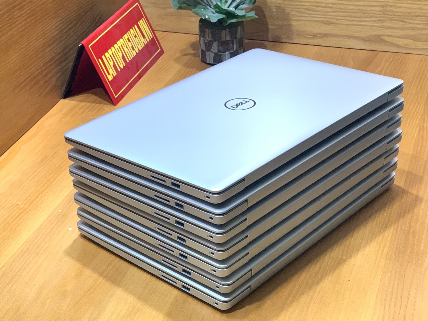 Dell inspiron 5570: i5-8265U| 8GB| 256GB| ATi 530 |15.6 FHD Máy đẹp Likenew