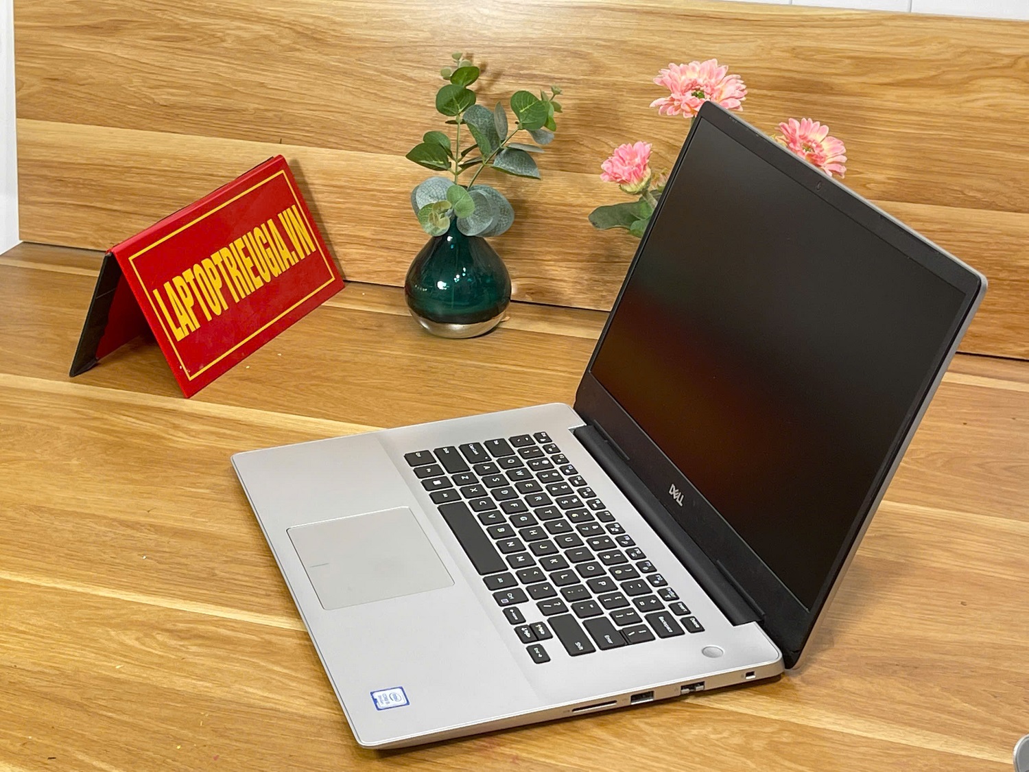 Dell inspiron 5580: I5-8265U| 8GB| 256GB| MX130 |15.6 FHD Máy đẹp Likenew