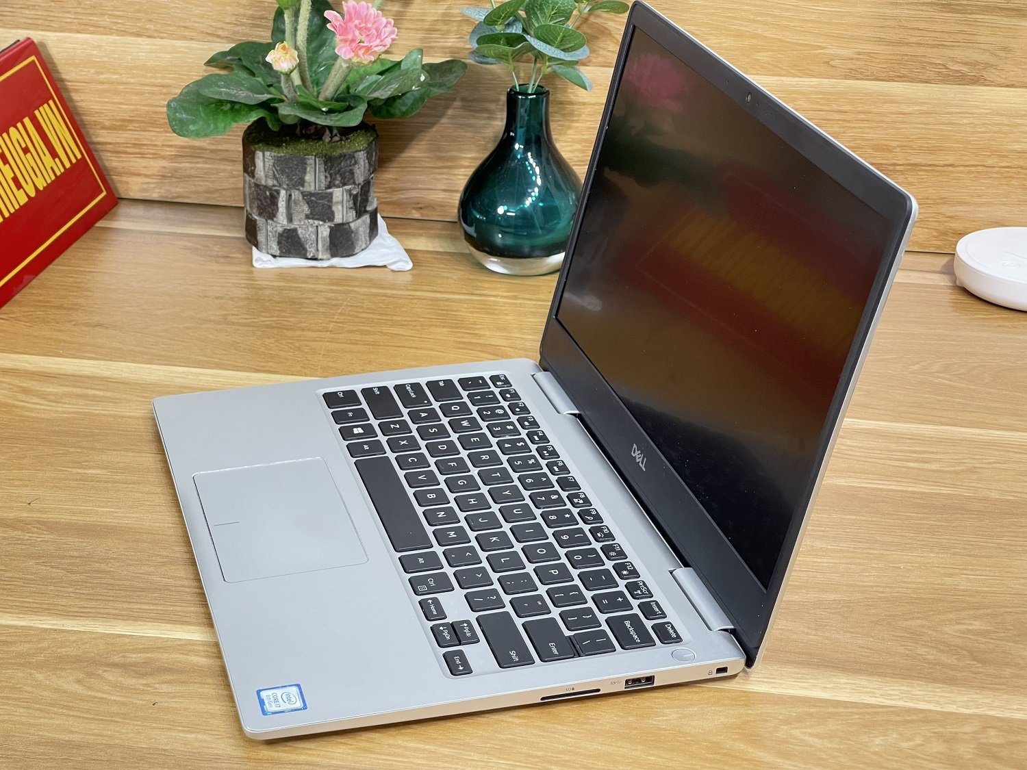 DELL Inspiron 7380: I5-8350U | 8GB | SSD 256GB | 13.3 FHD Likenew