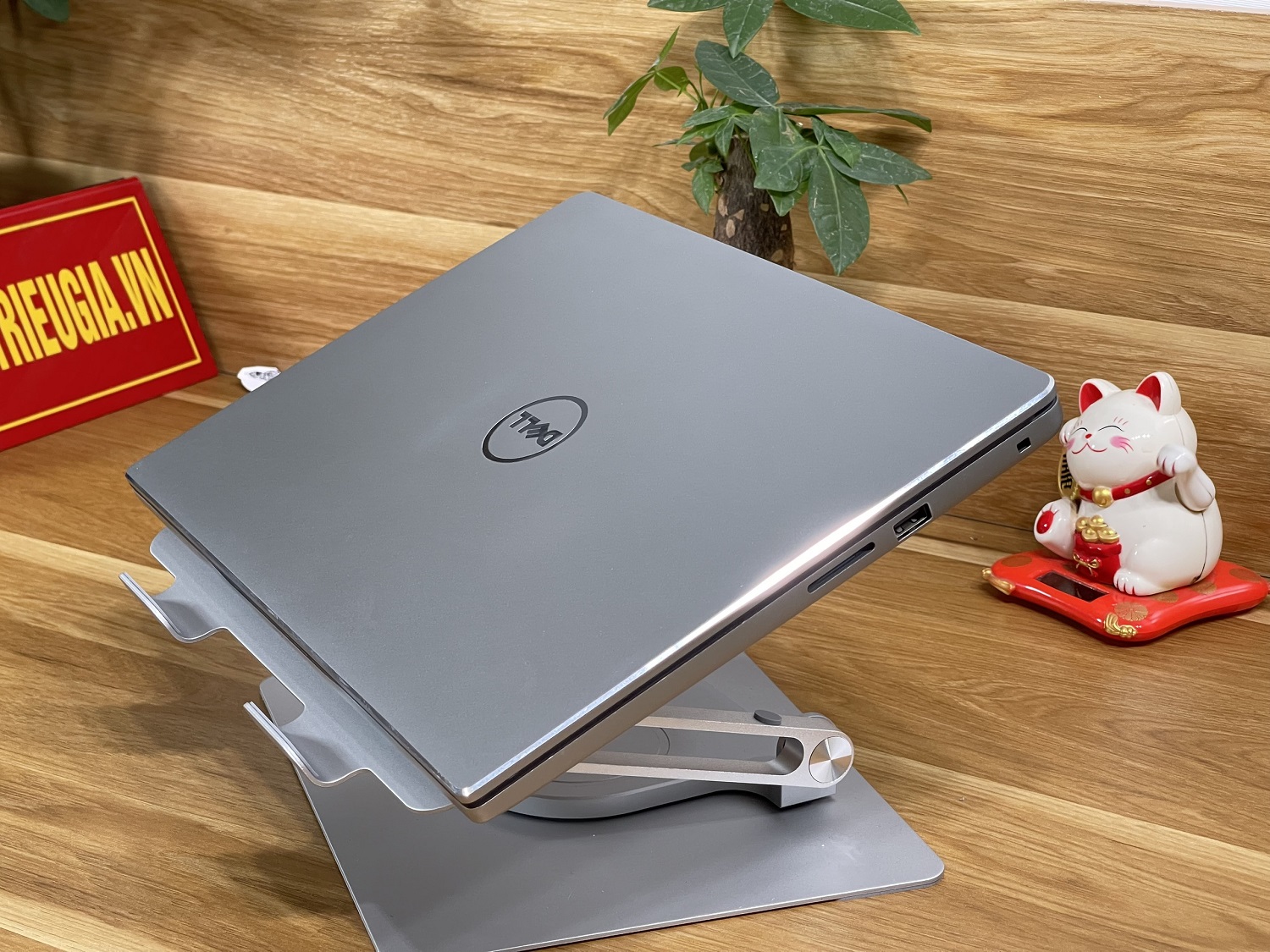 Dell inspiron 15R 7572: I7-8550U| 8GB| SSD 128GB + 500GB | MX150 |15.6 FHD Máy đẹp Likenew
