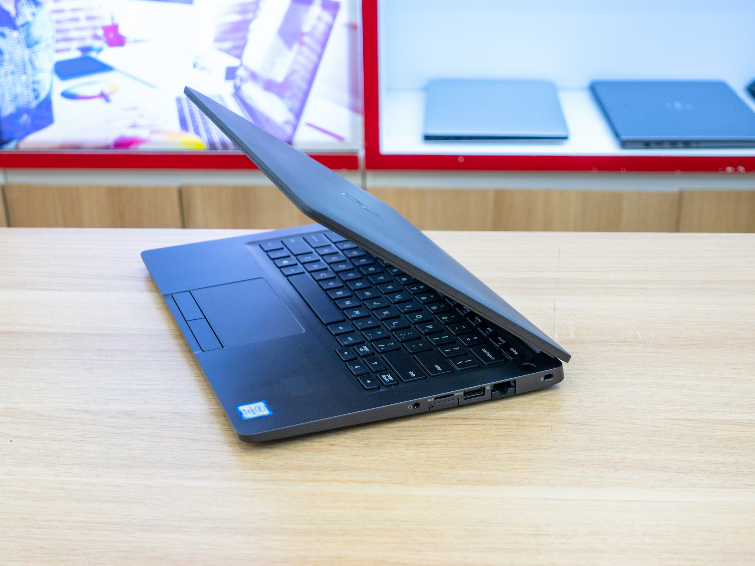 DELL Latitude  E5300: i5-8365U| 8GB| SSD 256GB| 13.3 FHD IPS Likenew