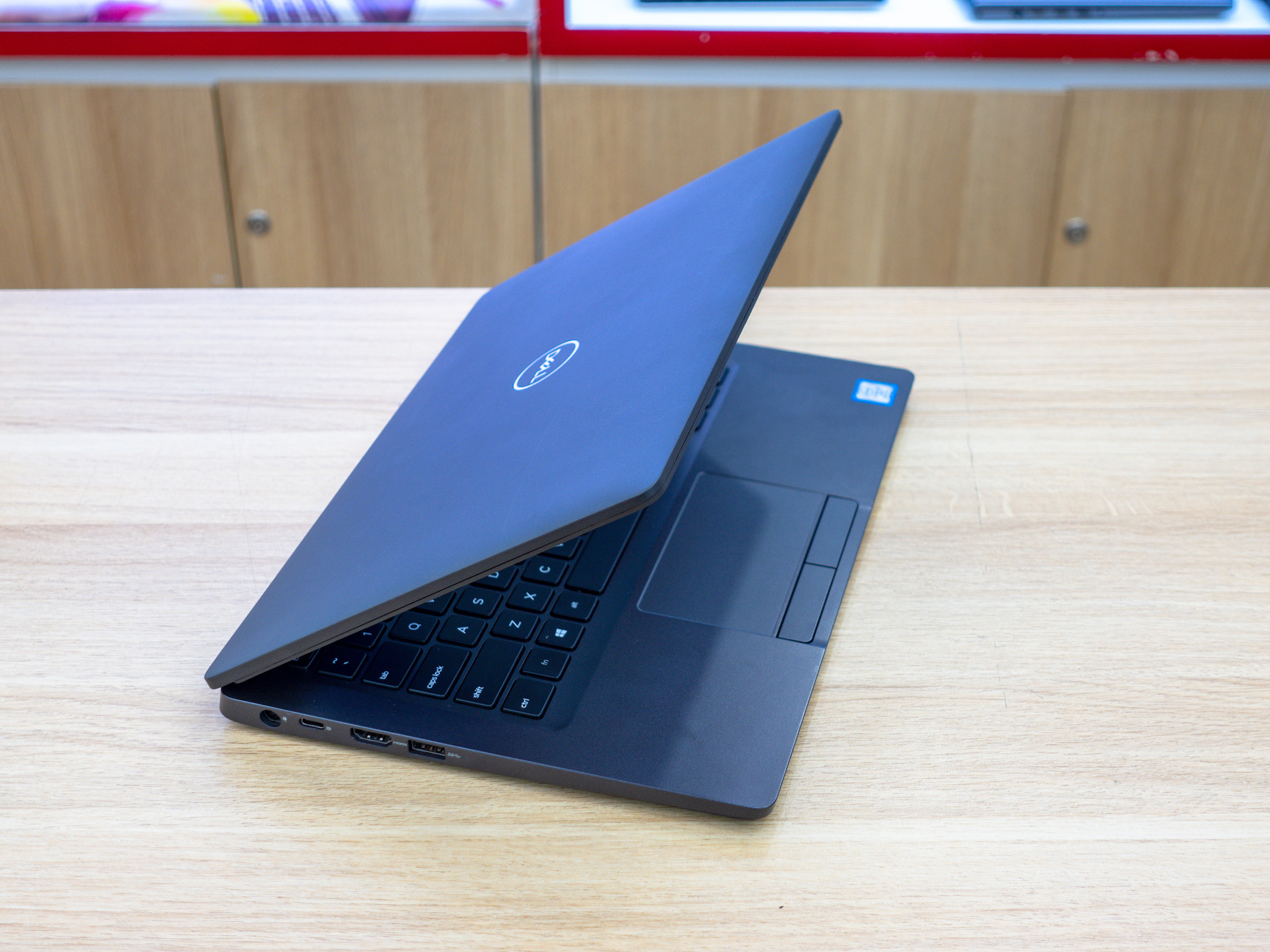 DELL Latitude  E5300: i5-8365U| 8GB| SSD 256GB| 13.3 FHD IPS Likenew