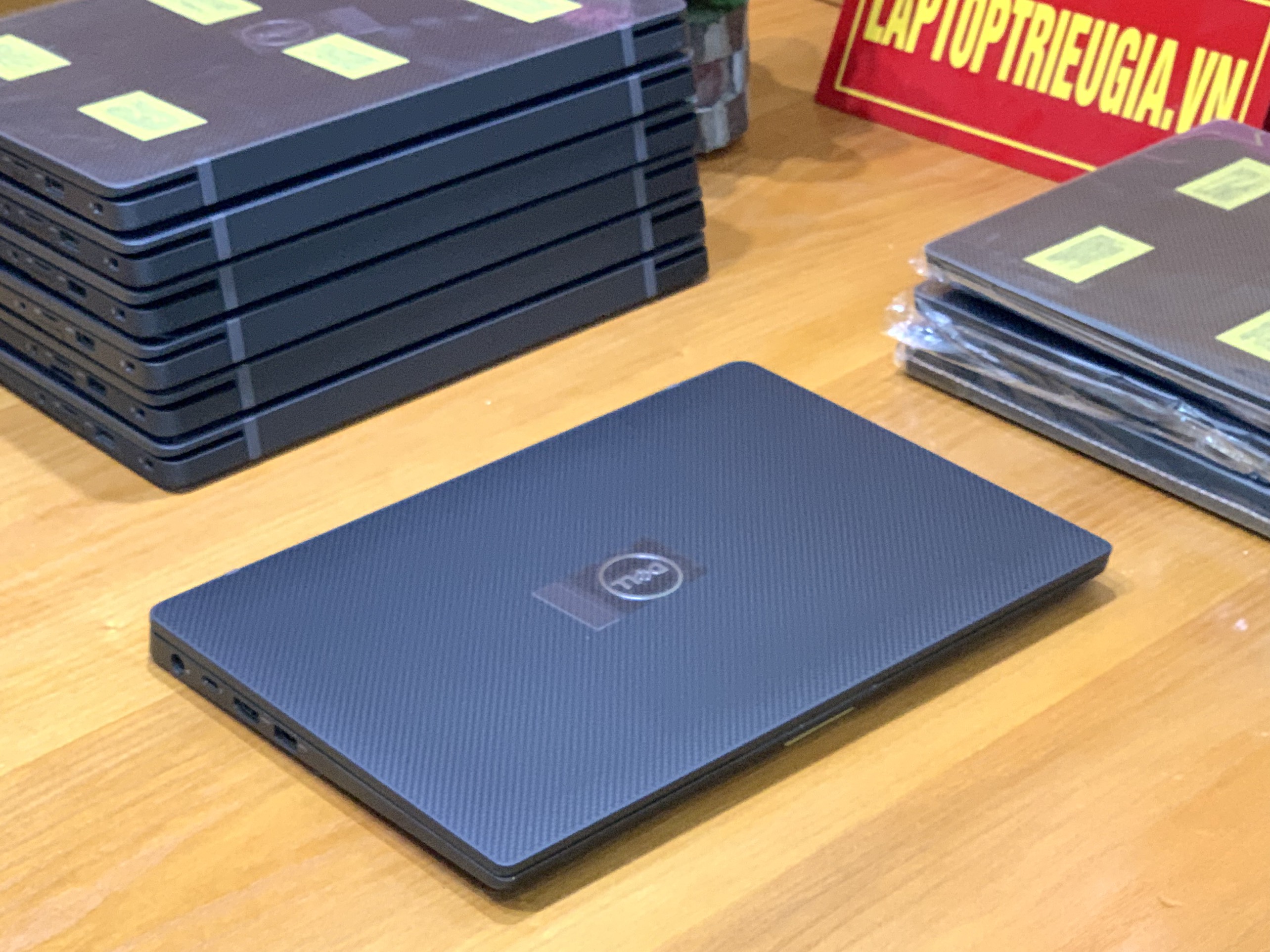DELL Latitude  E7300: i5-8365U| 8Gb | SSD 256GB | 13.3FHD IPS Likenew 7300