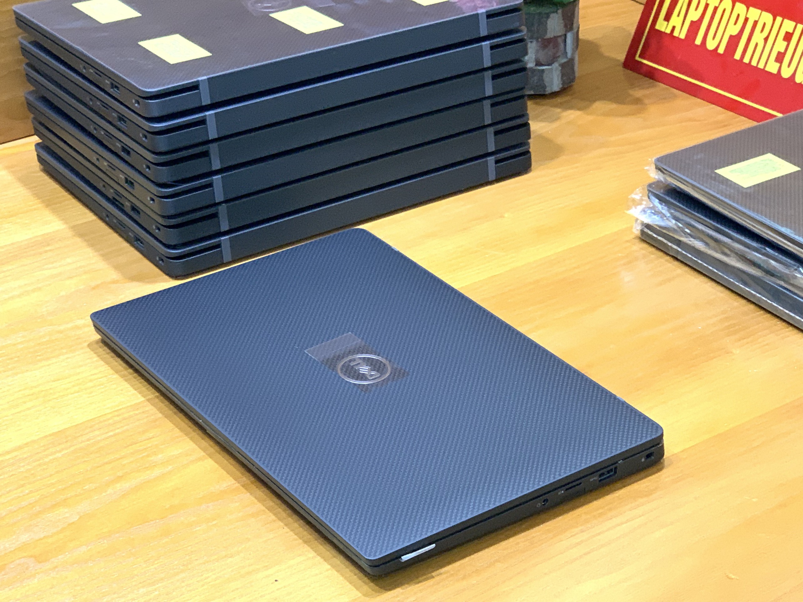 DELL Latitude  E7300: i5-8365U| 8Gb | SSD 256GB | 13.3FHD IPS Likenew 7300
