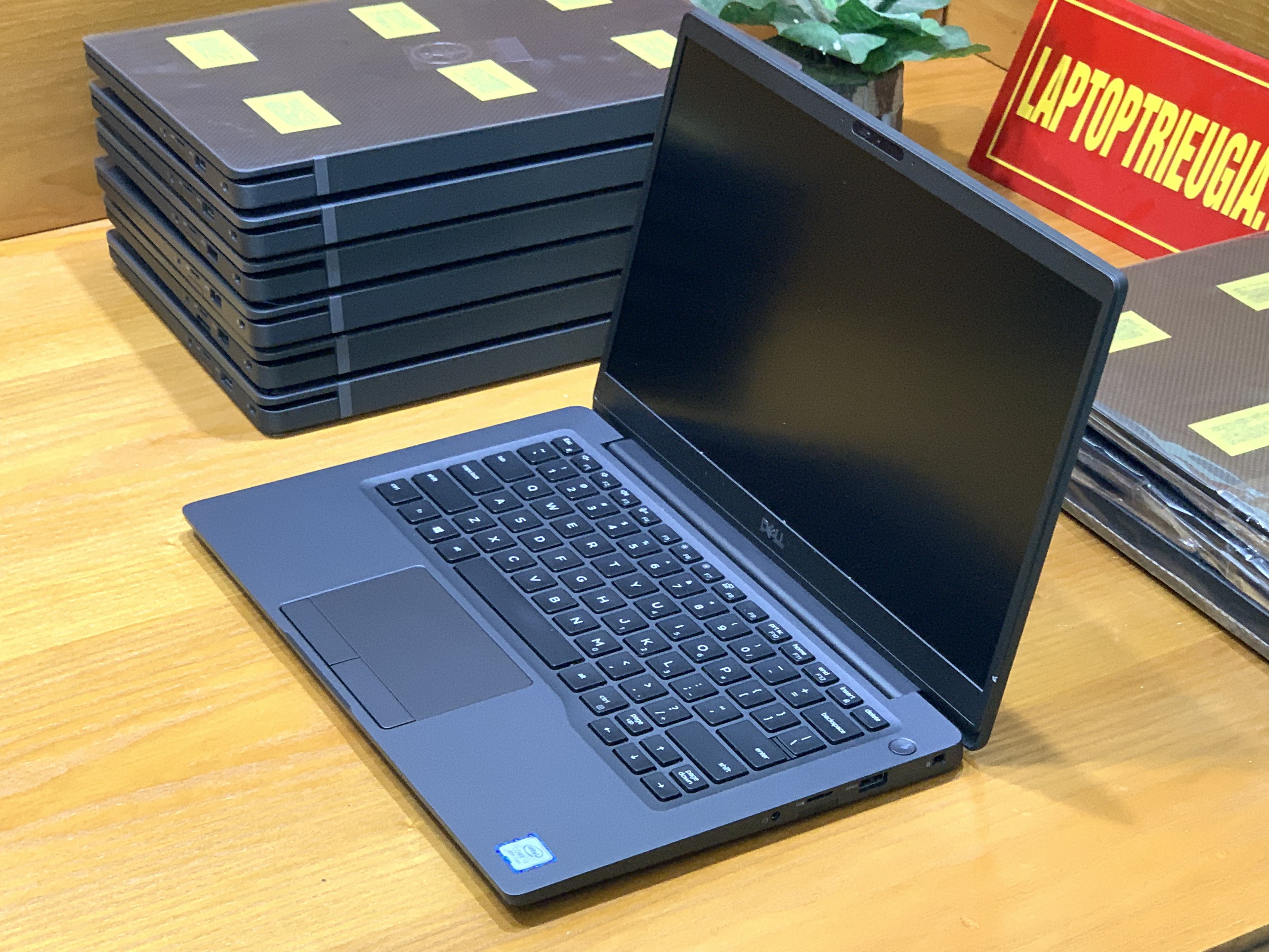 DELL Latitude  E7300: i5-8365U| 8Gb | SSD 256GB | 13.3FHD IPS Likenew 7300