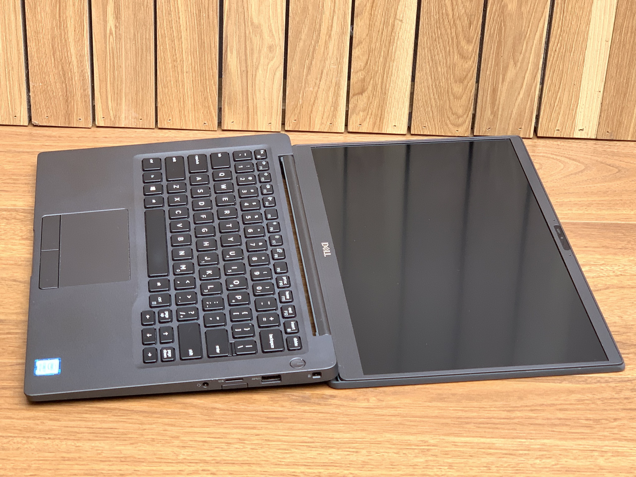 DELL Latitude E7400: i5-8350U | 8G | SSD256G | 14.0FHD Likenew | 7400