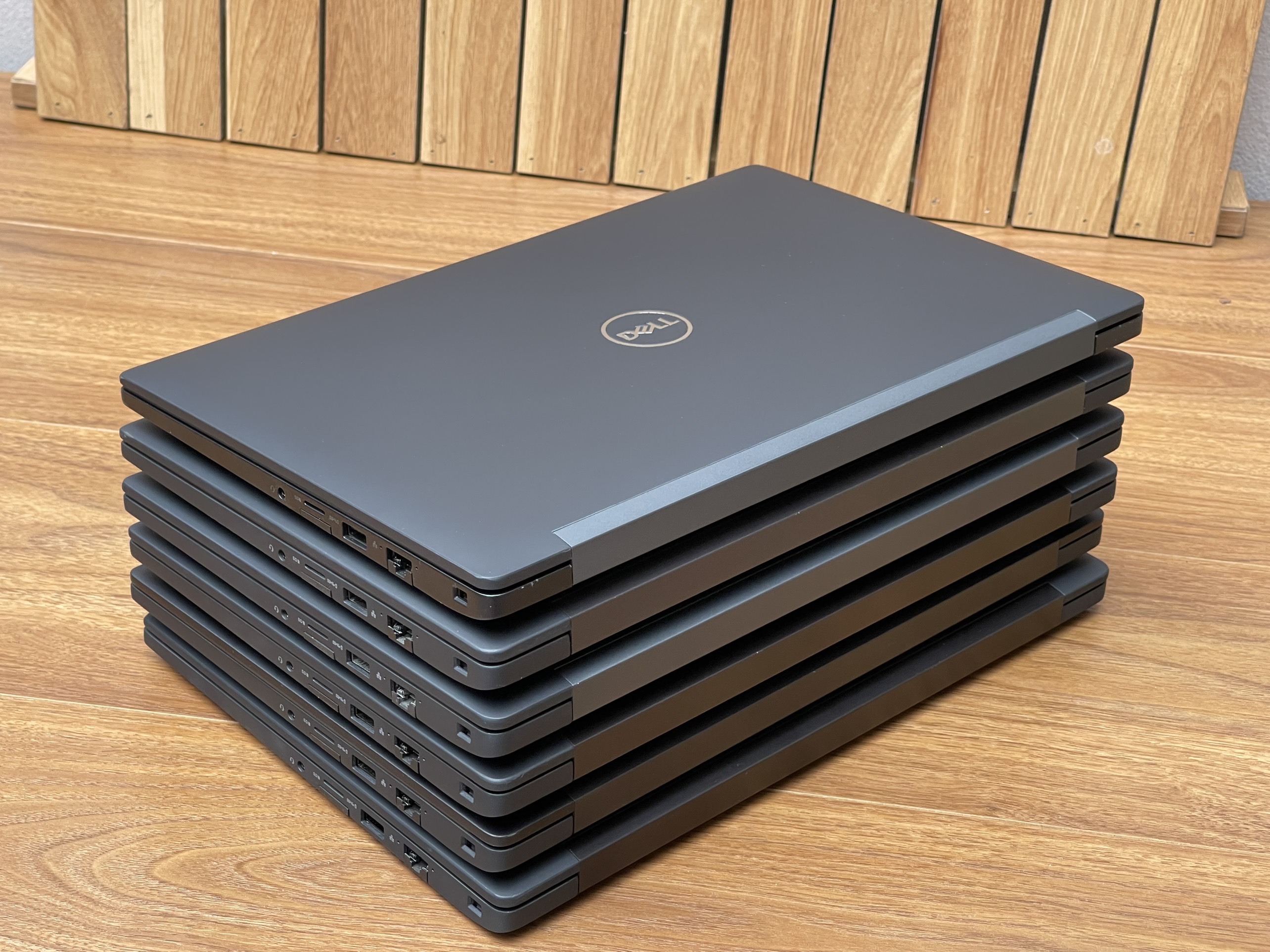 DELL Latitude E7490: I5-8350U | 8GB | SSD256GB | 14.0FHD Likenew