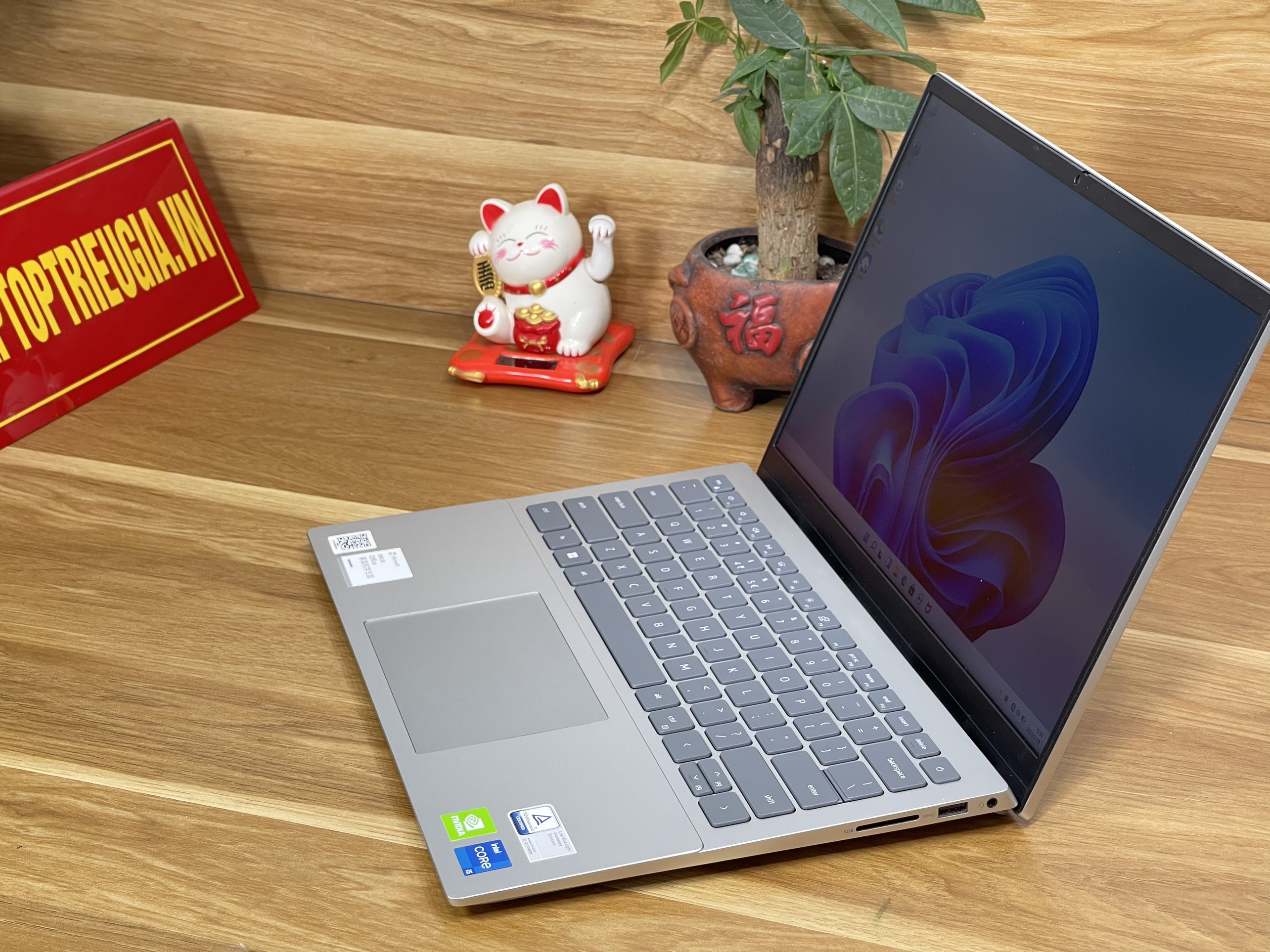 Dell Inspiron 5420: I5-1240P| 16GB| 512GB| MX570| 14 FHD Máy đẹp Likenew