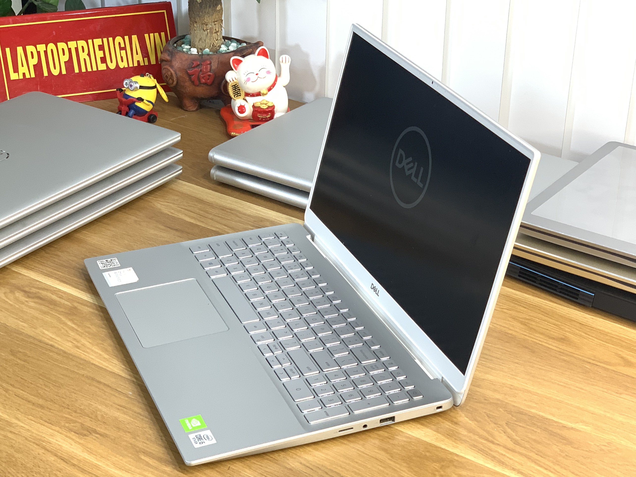 Dell inspiron 5590: I5-10210U| 8GB| 512GB| MX130 |15.6 FHDLikenew