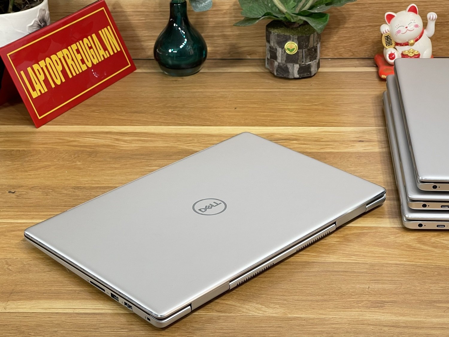 Dell Inspiron 7570: I5-8250U| 8GB| 256GB| MX130 |15.6 FHD Máy đẹp Likenew