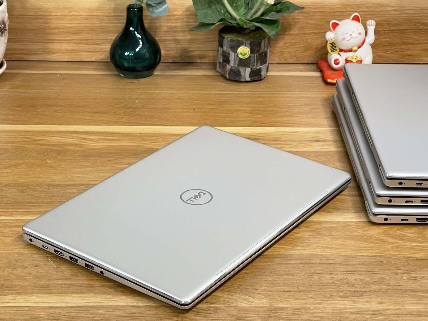 Dell Inspiron 7570: I5-8250U| 8GB| 256GB| MX130 |15.6 FHD Máy đẹp Likenew