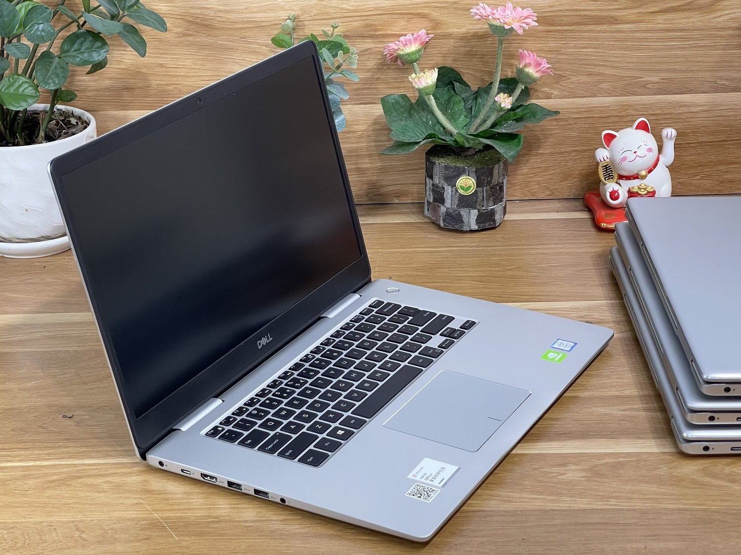 Dell Inspiron 7570: I5-8250U| 8GB| 256GB| MX130 |15.6 FHD Máy đẹp Likenew