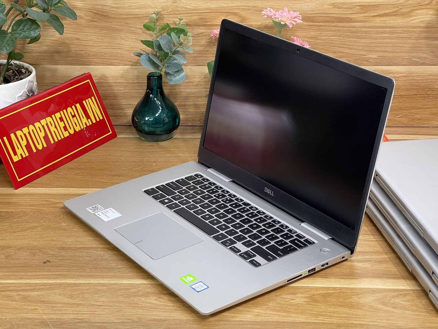 Dell Inspiron 7570: I5-8250U| 8GB| 256GB| MX130 |15.6 FHD Máy đẹp Likenew