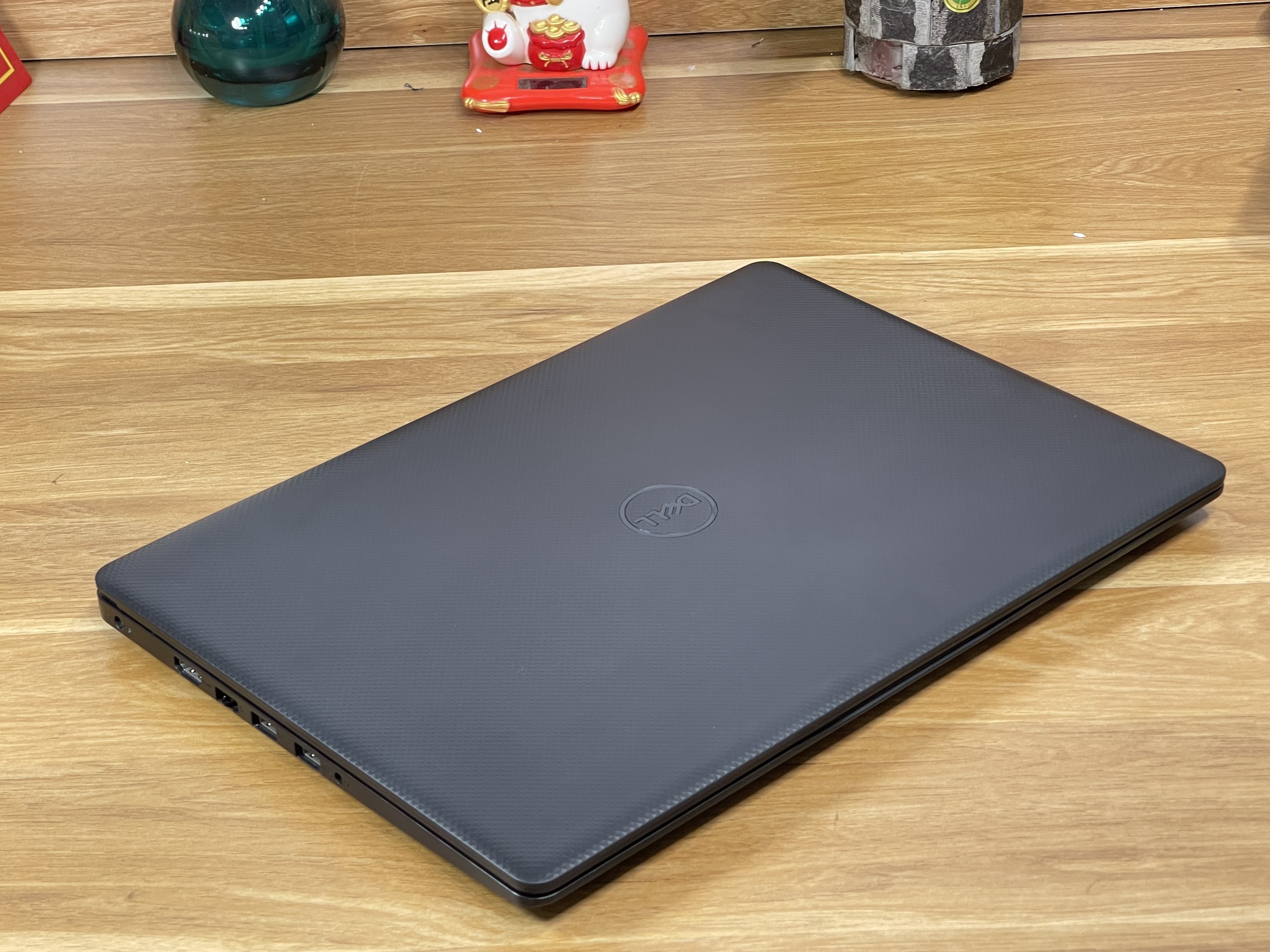 Dell Vostro 3480: I5-8265U | 8GB | SSD 256GB | ATI M520 | 14 FHD Máy đẹp Likenew