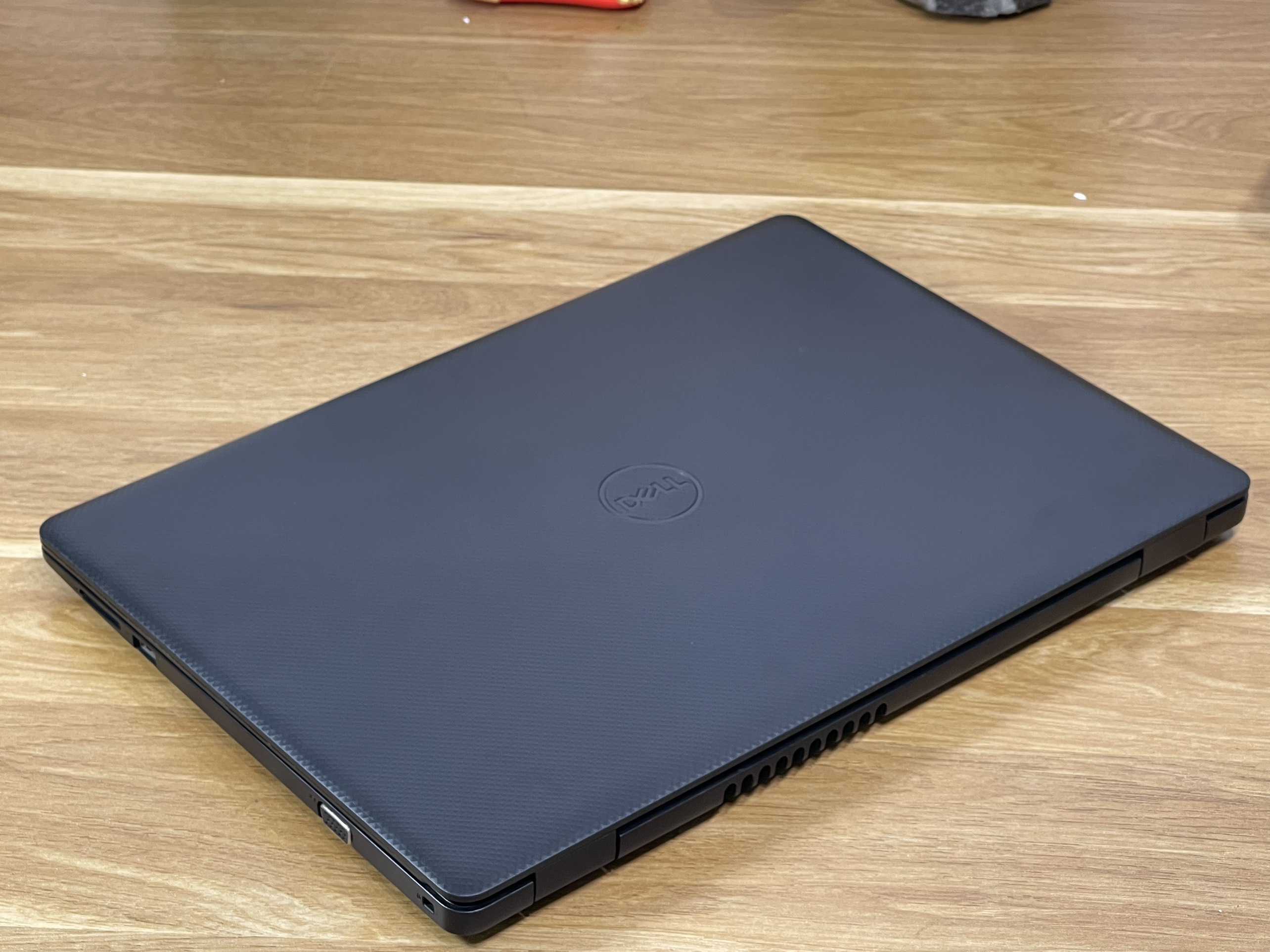 Dell Vostro 3480: I5-8265U | 8GB | SSD 256GB | ATI M520 | 14 FHD Máy đẹp Likenew