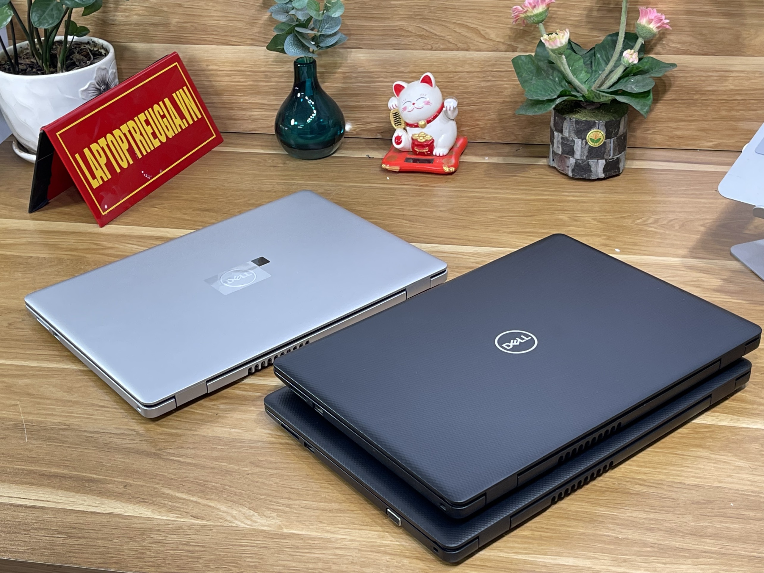 Dell Vostro 3480: I5-8265U | 8GB | SSD 256GB | ATI M520 | 14 FHD Máy đẹp Likenew