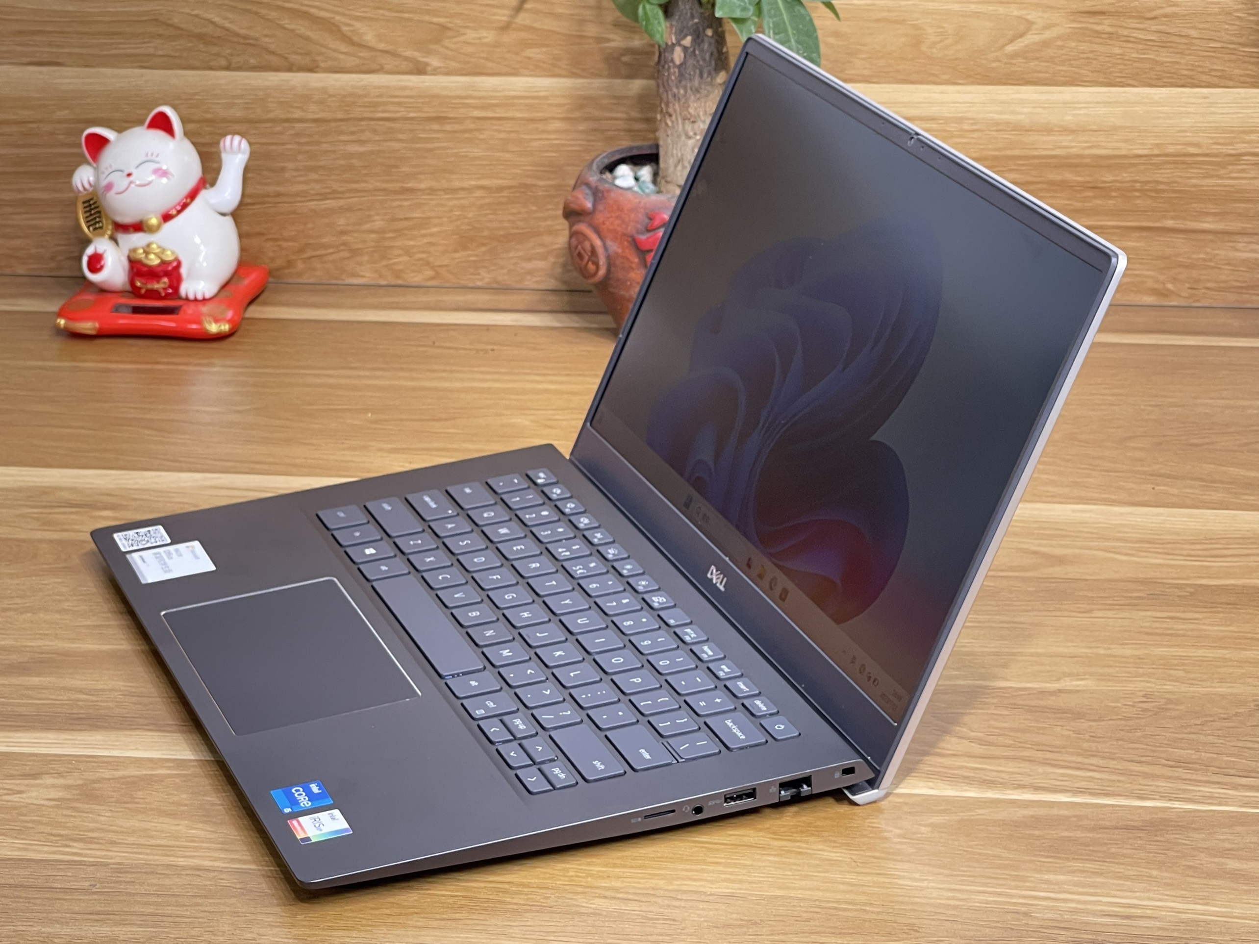 Dell Vostro 5401 (Màu bạc) : i7-1065G7| 16GB| 512GB| NvidiaMX330 |14 FHD Likenew | V5401