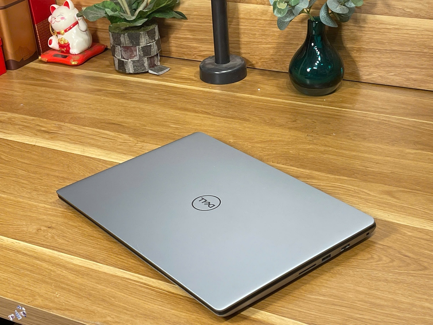 Dell Vostro 5481: i5-8265U| 8GB| SSD 256GB| MX130|14 FHD Máy đẹp Likenew