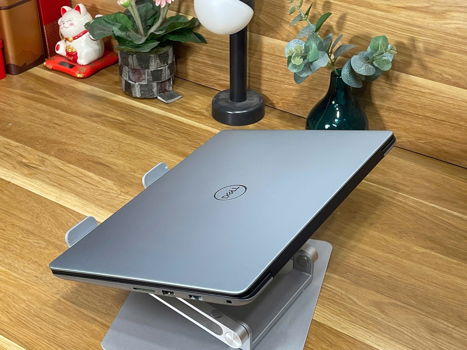 Dell Vostro 5481: i5-8265U| 8GB| SSD 256GB| MX130|14 FHD Máy đẹp Likenew