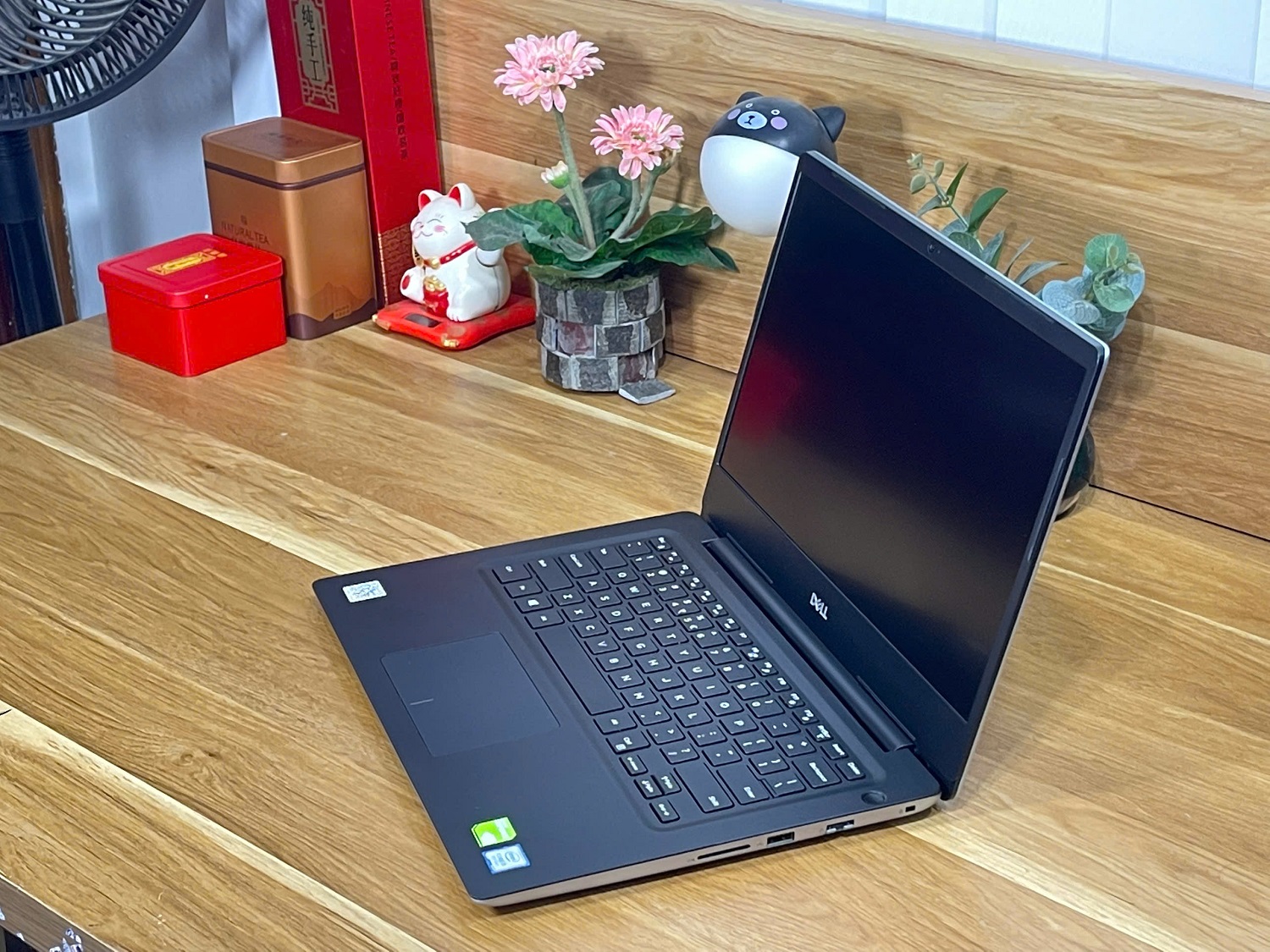 Dell Vostro 5481: i5-8265U| 8GB| SSD 256GB| MX130|14 FHD Máy đẹp Likenew