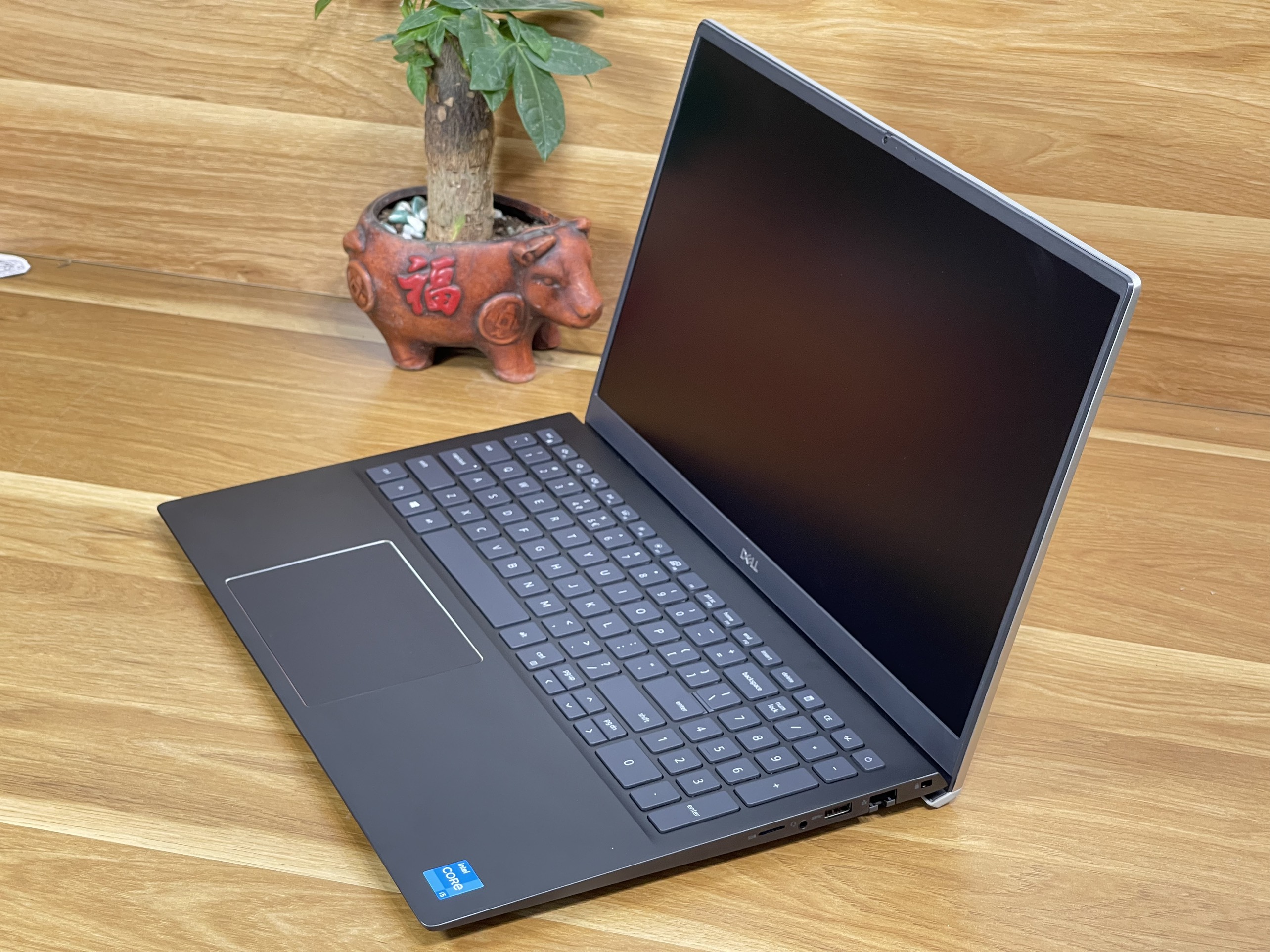 Dell Vostro 5502: I7-1165G7| 16GB | 512GB |15.6 FHD Máy đẹp Likenew