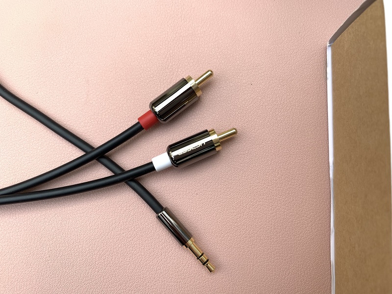 new - Dây Audio 3,5mm ra 2 đầu RCA dài 5M UGREEN AV116 10591