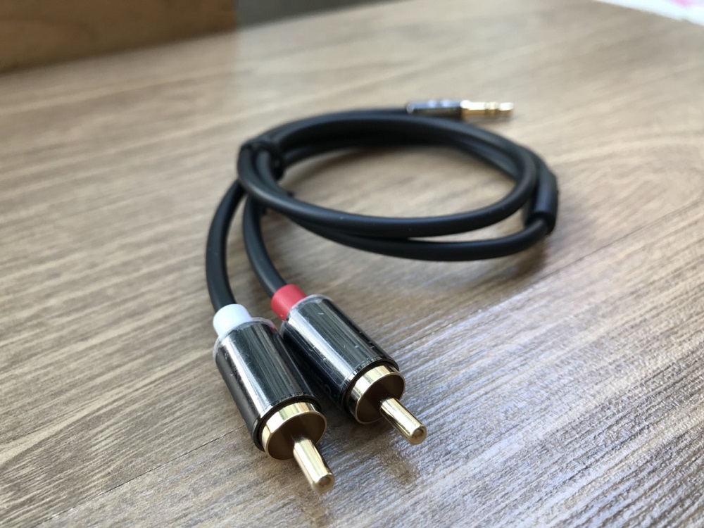 new - Cáp Audio 3.5mm Male To 2RCA Male dài 0.5m UGREEN 20779 - AV116