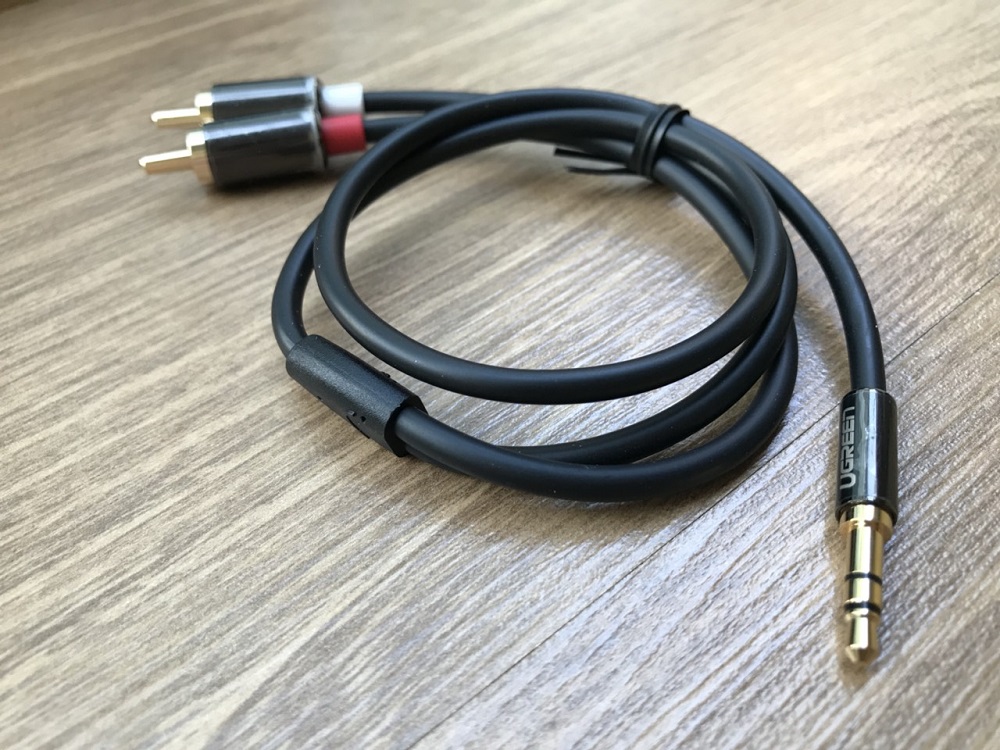 new - Cáp Audio 3.5mm Male To 2RCA Male dài 0.5m UGREEN 20779 - AV116