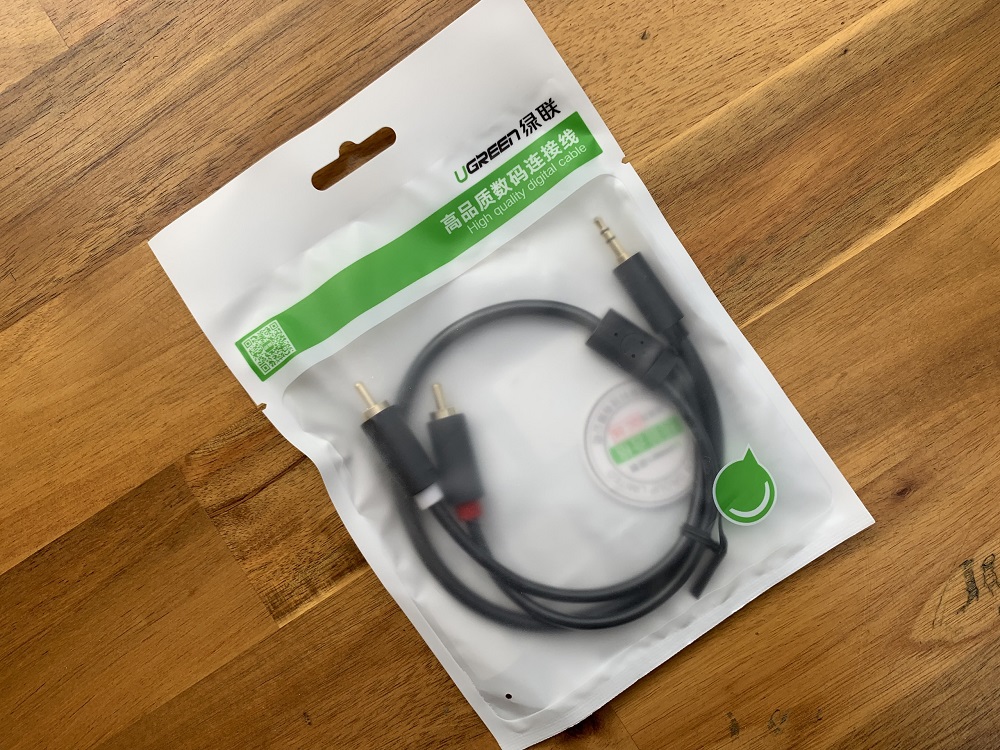 new - Cáp Audio 3.5mm Male To 2RCA Male dài 0.5m AV102 UGREEN 40423