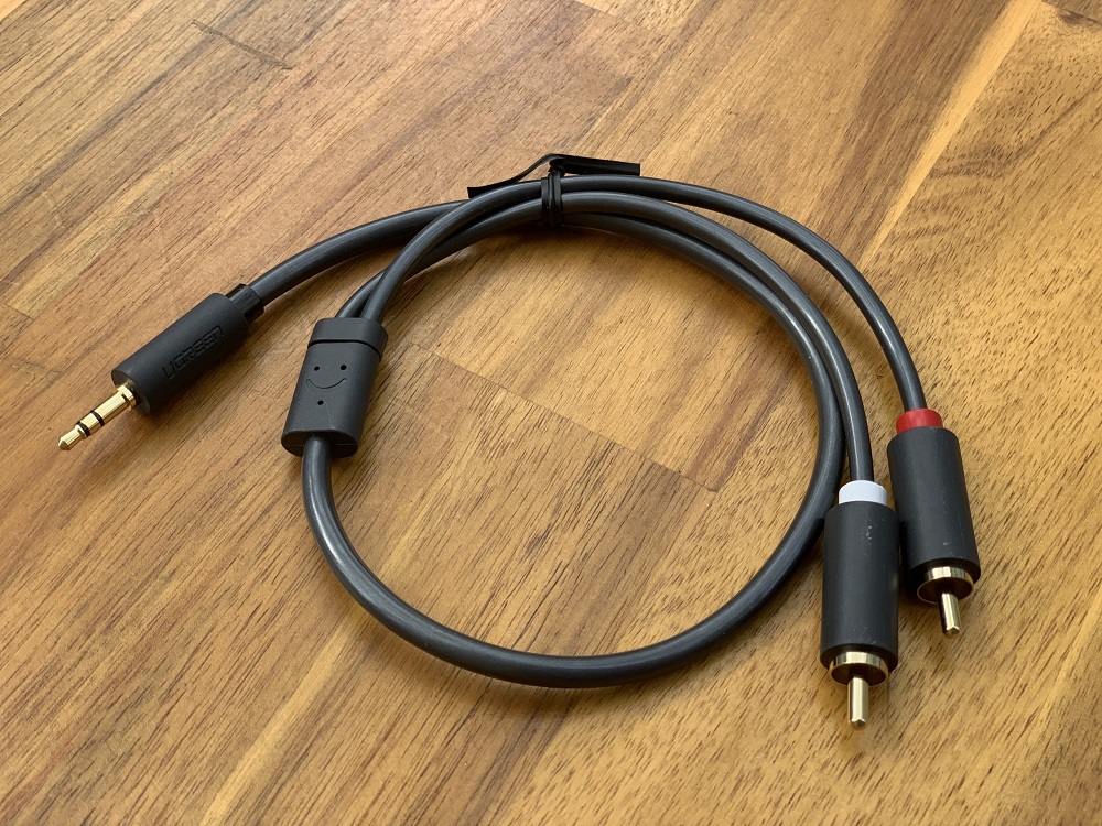 new - Cáp Audio 3.5mm Male To 2RCA Male dài 0.5m AV102 UGREEN 40423
