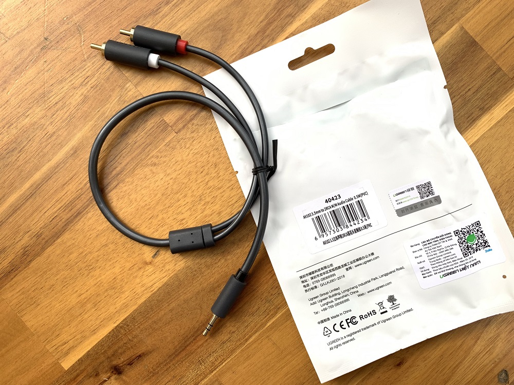 new - Cáp Audio 3.5mm Male To 2RCA Male dài 0.5m AV102 UGREEN 40423
